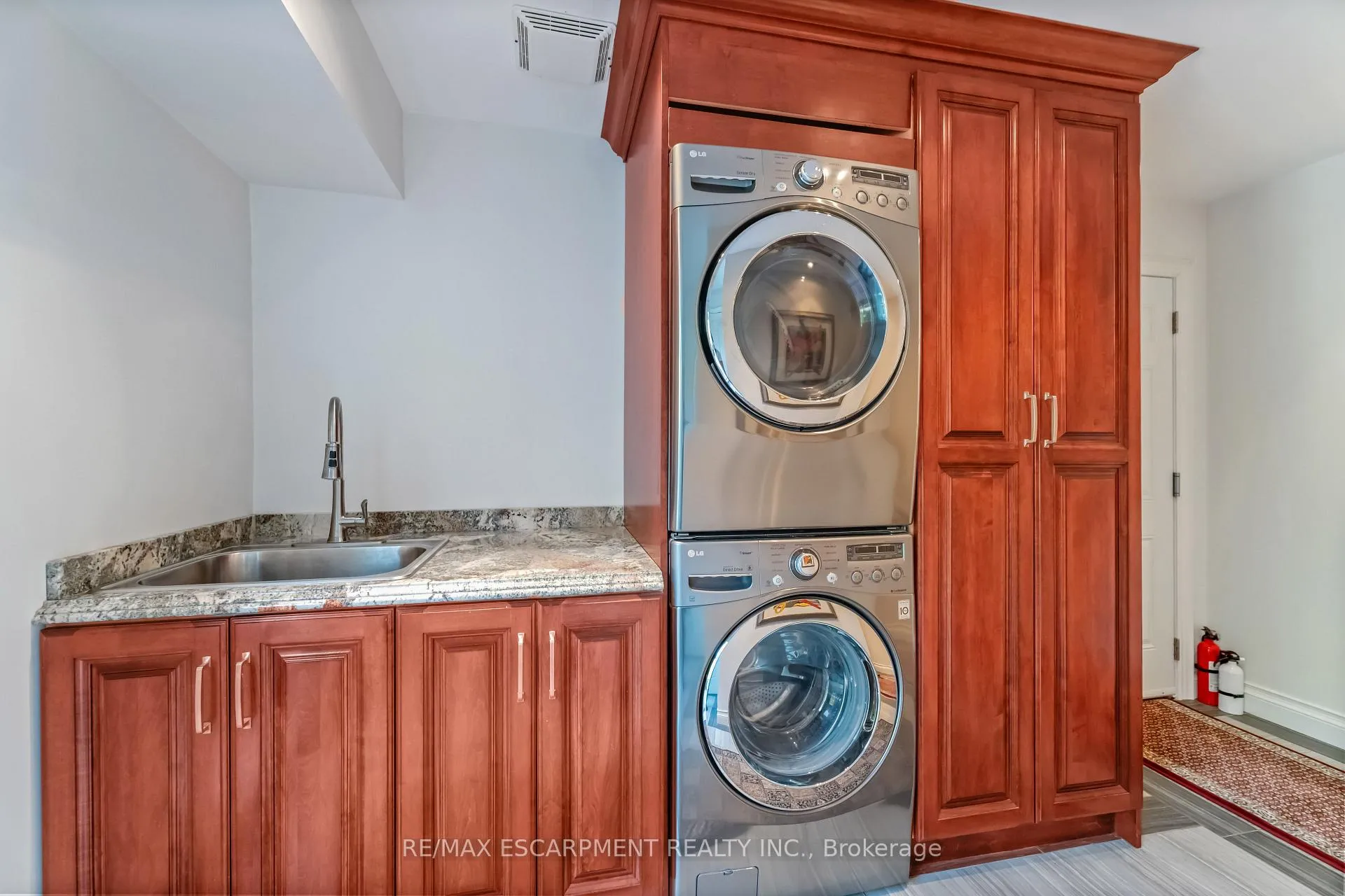 Photo 25 of 493 Ridge Road E, Grimsby, Grimsby Escarpment — HOMEH