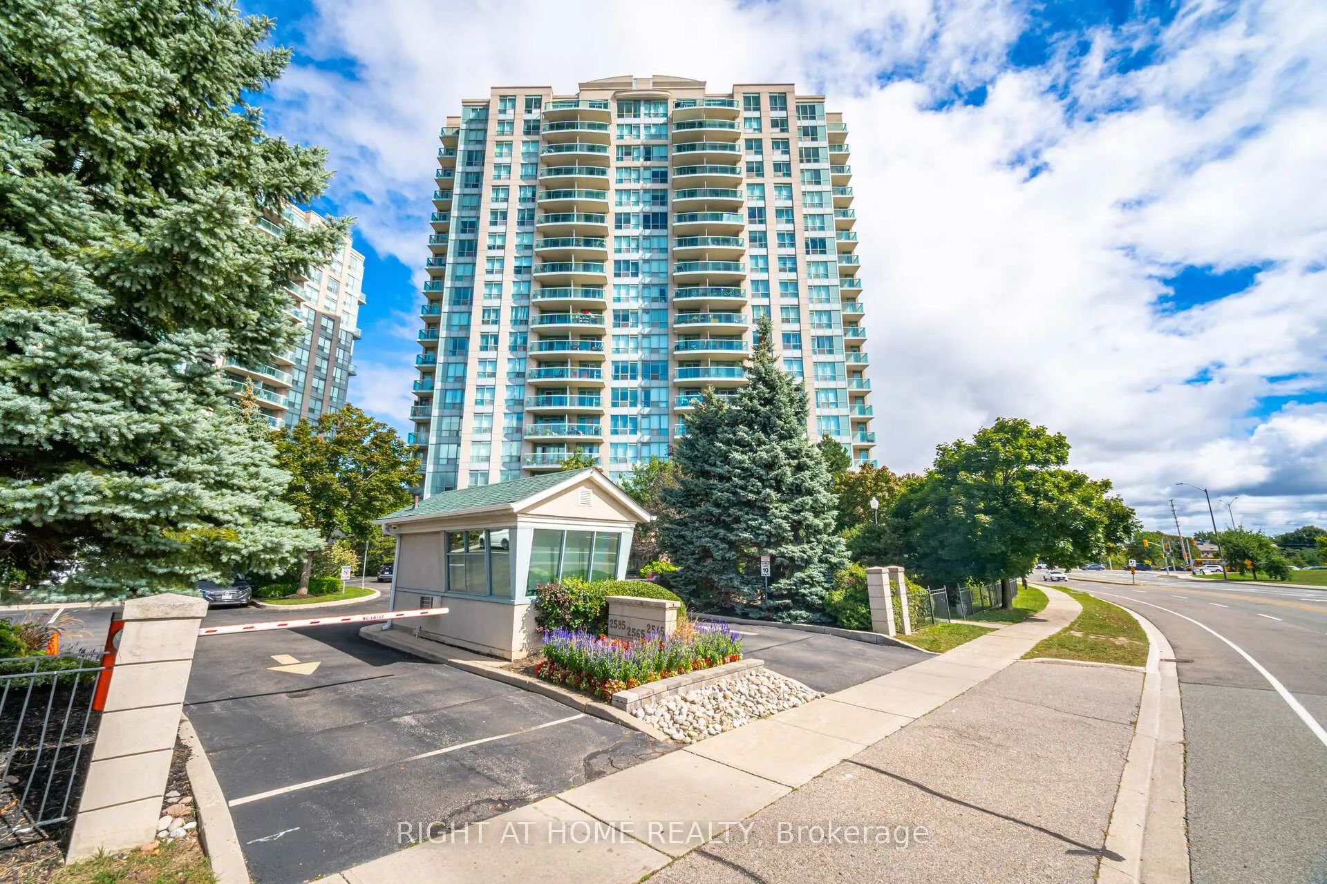 Photo 1 of Unit 1211, 2545 Erin Centre Boulevard, Mississauga, Central Erin Mills — HOMEH