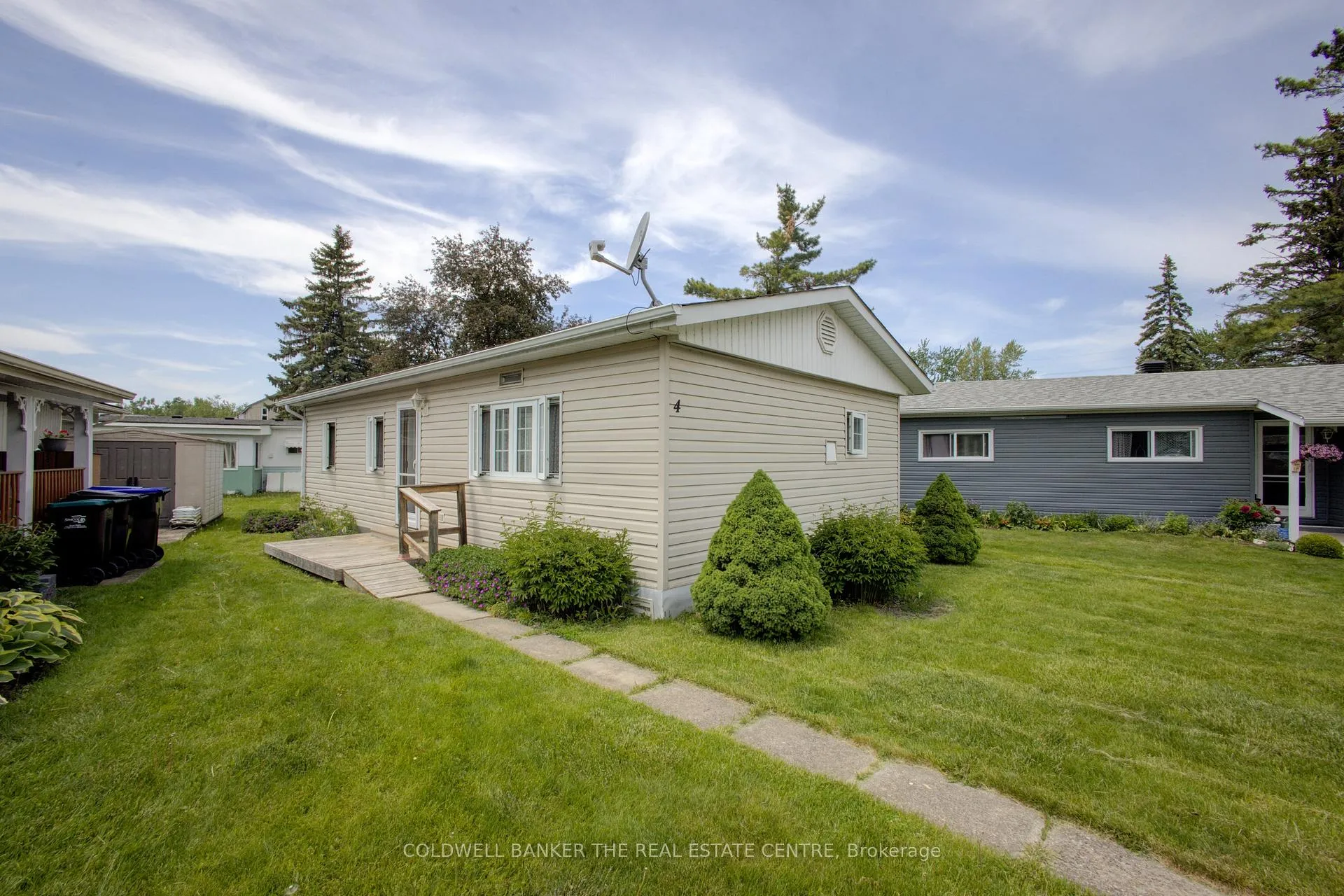 Photo 1 of 4 Locust Hill Drive, Innisfil, Rural Innisfil — HOMEH