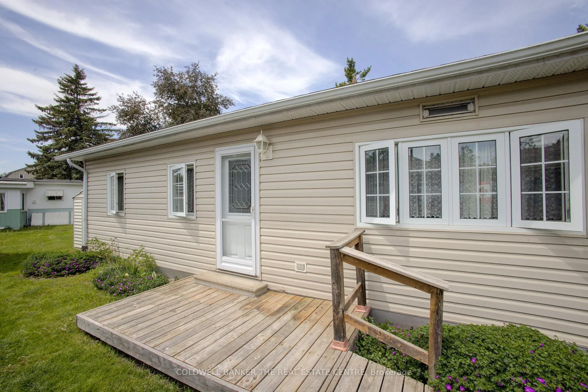 Photo 2 of 4 Locust Hill Drive, Innisfil, Rural Innisfil — HOMEH