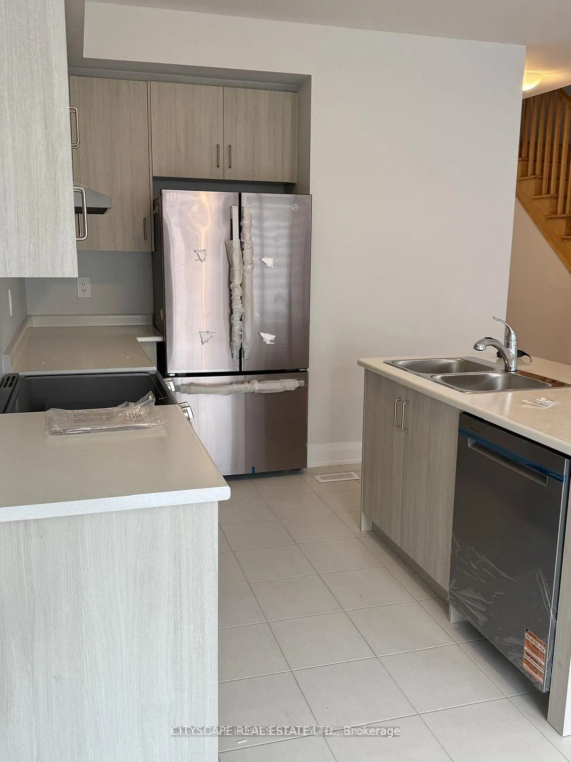 Photo 3 of 18 Walters Street, Kawartha Lakes, Lindsay — HOMEH