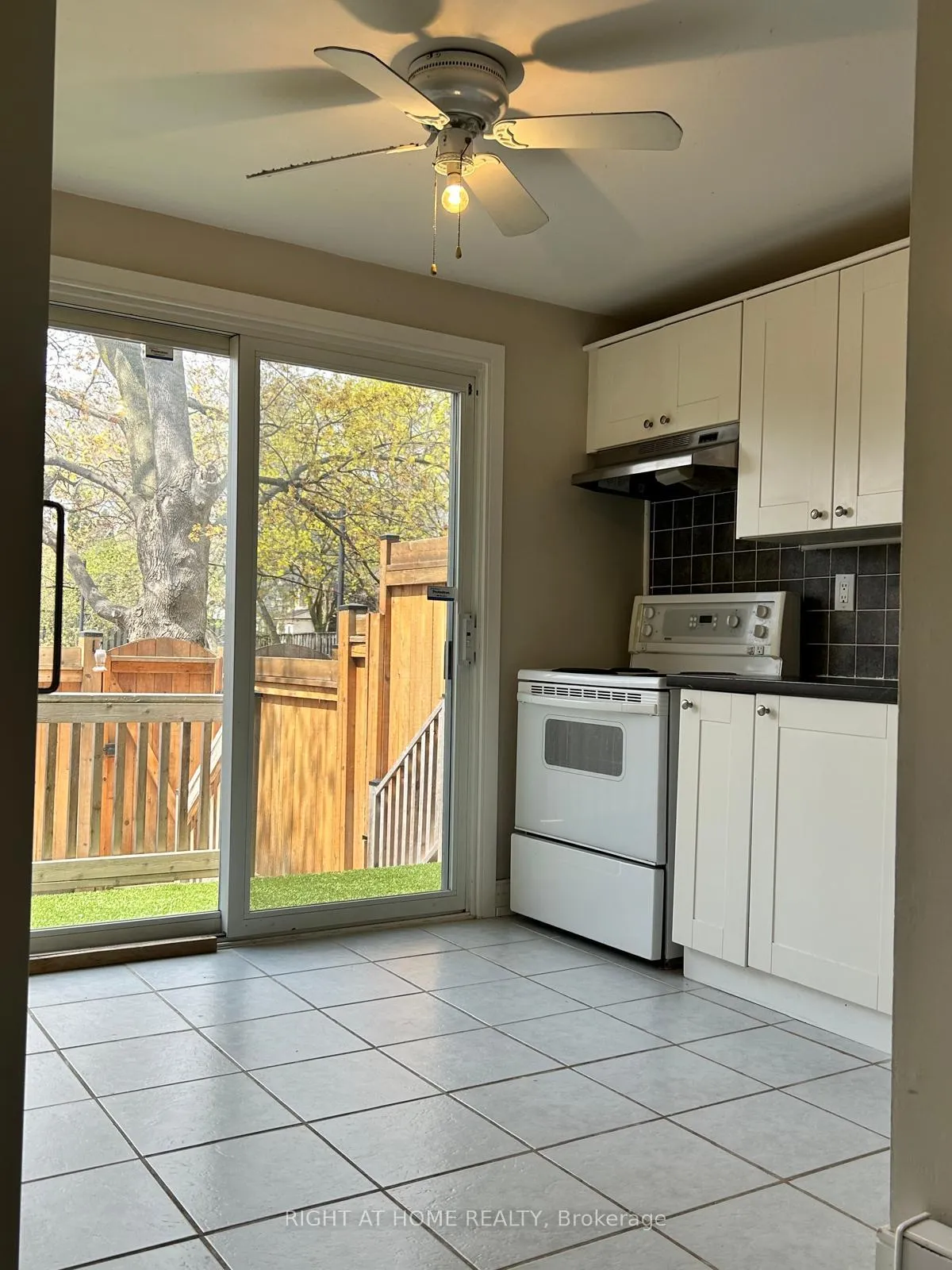 Photo 5 of Unit 2, 1666 Queen Street E, Toronto, The Beaches — HOMEH