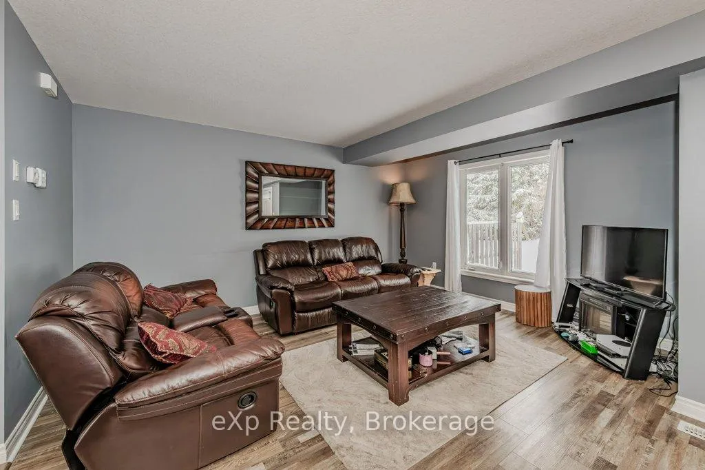 Photo 8 of 55 Laughland Lane, Guelph, Pineridge/Westminster Woods — HOMEH