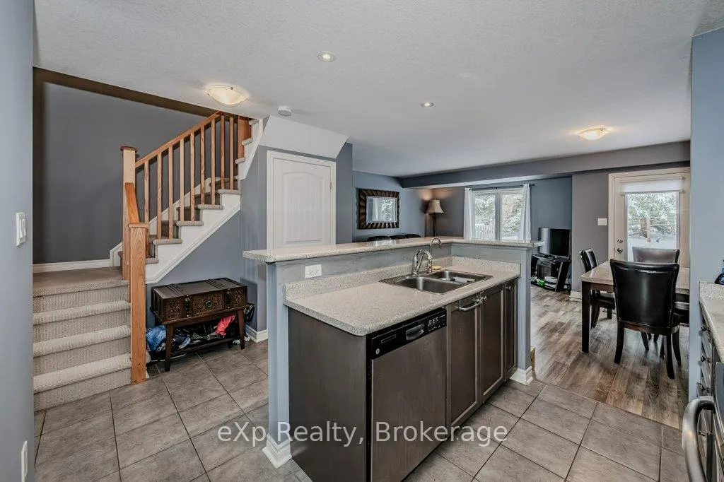 Photo 14 of 55 Laughland Lane, Guelph, Pineridge/Westminster Woods — HOMEH