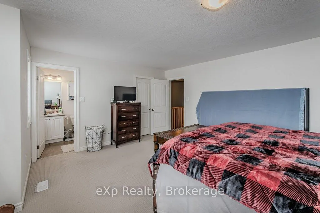 Photo 23 of 55 Laughland Lane, Guelph, Pineridge/Westminster Woods — HOMEH