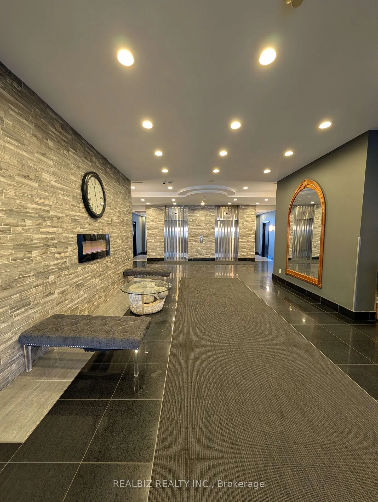 Photo 3 of Unit 512, 135 James Street S, Hamilton, Corktown — HOMEH