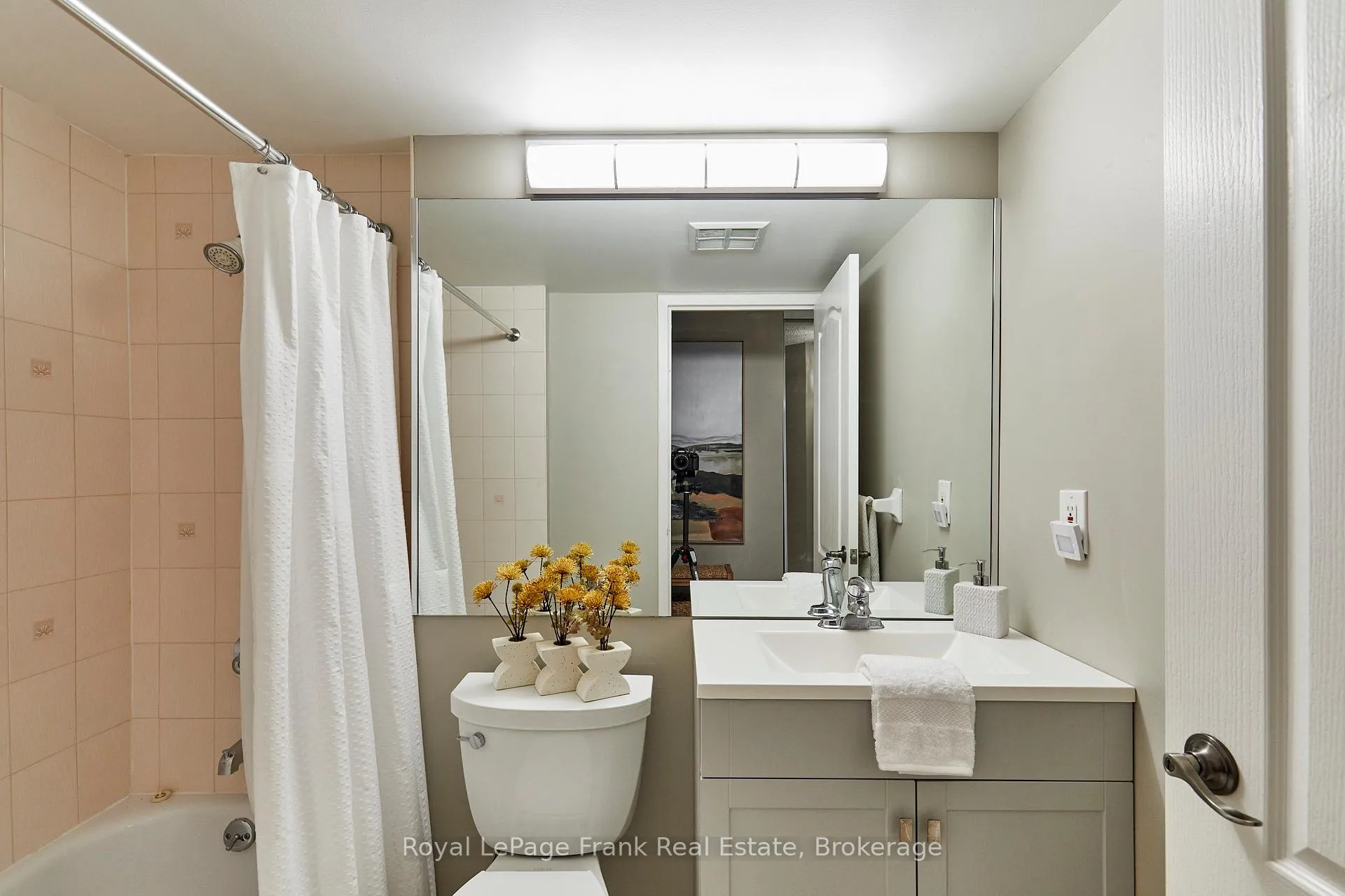 Photo 4 of Unit 307, 712 Rossland Road E, Whitby, Pringle Creek — HOMEH