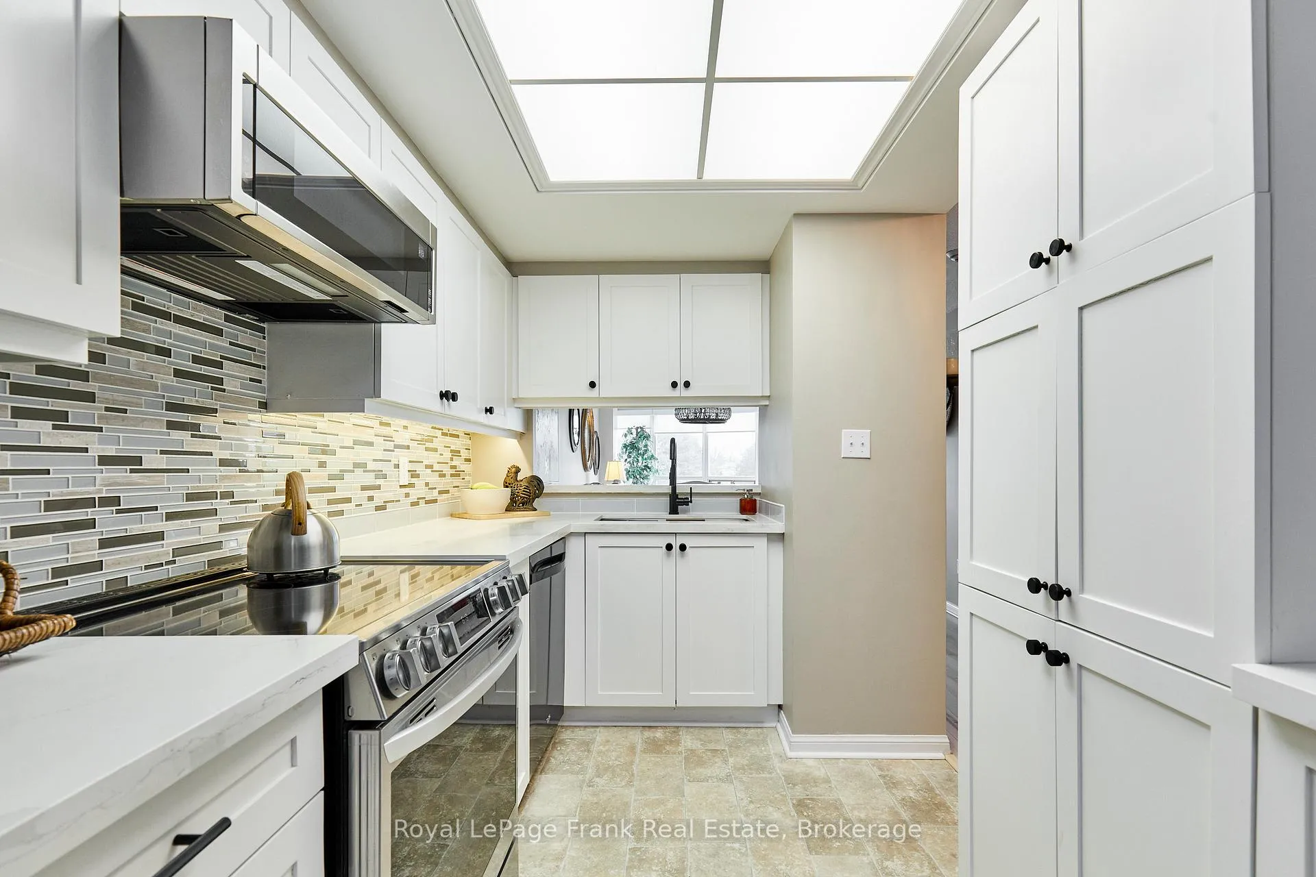 Photo 6 of Unit 307, 712 Rossland Road E, Whitby, Pringle Creek — HOMEH