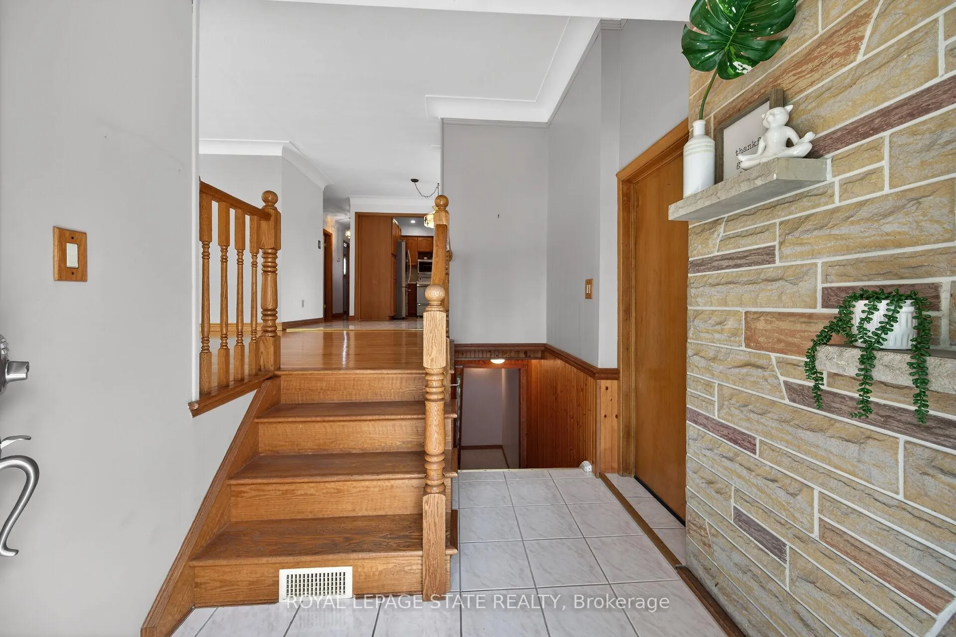 Photo 5 of 40 Bermuda Court, Hamilton, Rolston — HOMEH