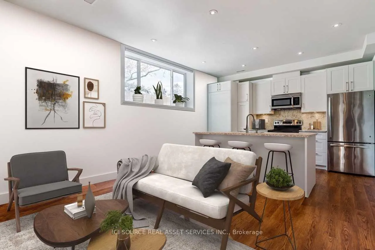 Photo 3 of 19 Ivy Lea Crescent, Etobicoke, Stonegate-Queensway — HOMEH