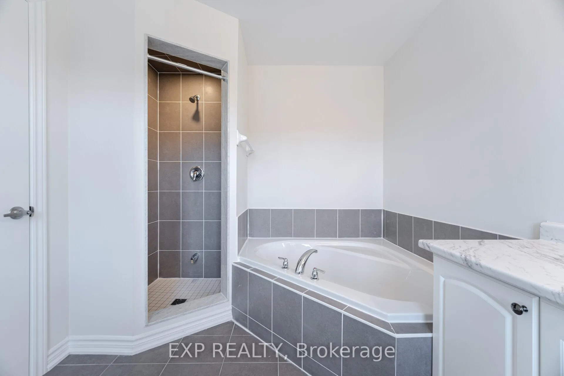 Photo 24 of 70 Baker Street, Thorold, Thorold Downtown — HOMEH