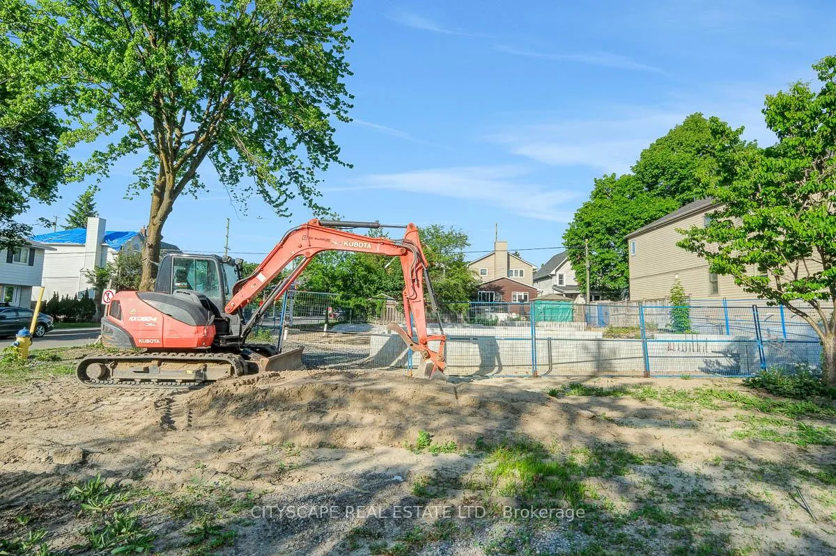 Photo 3 of 551 Edison Avenue, Ottawa, McKellar/Highland — HOMEH