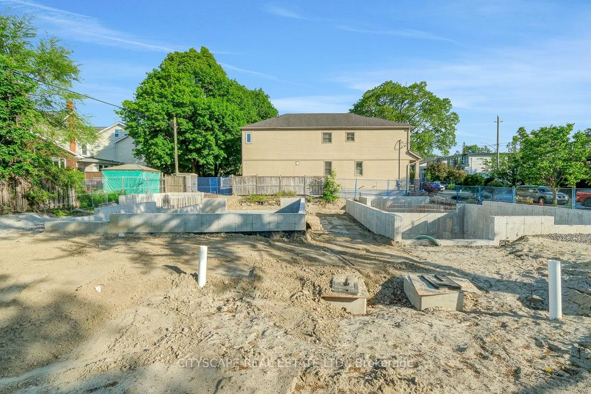 Photo 4 of 551 Edison Avenue, Ottawa, McKellar/Highland — HOMEH