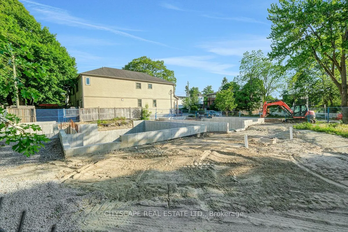 Photo 5 of 551 Edison Avenue, Ottawa, McKellar/Highland — HOMEH