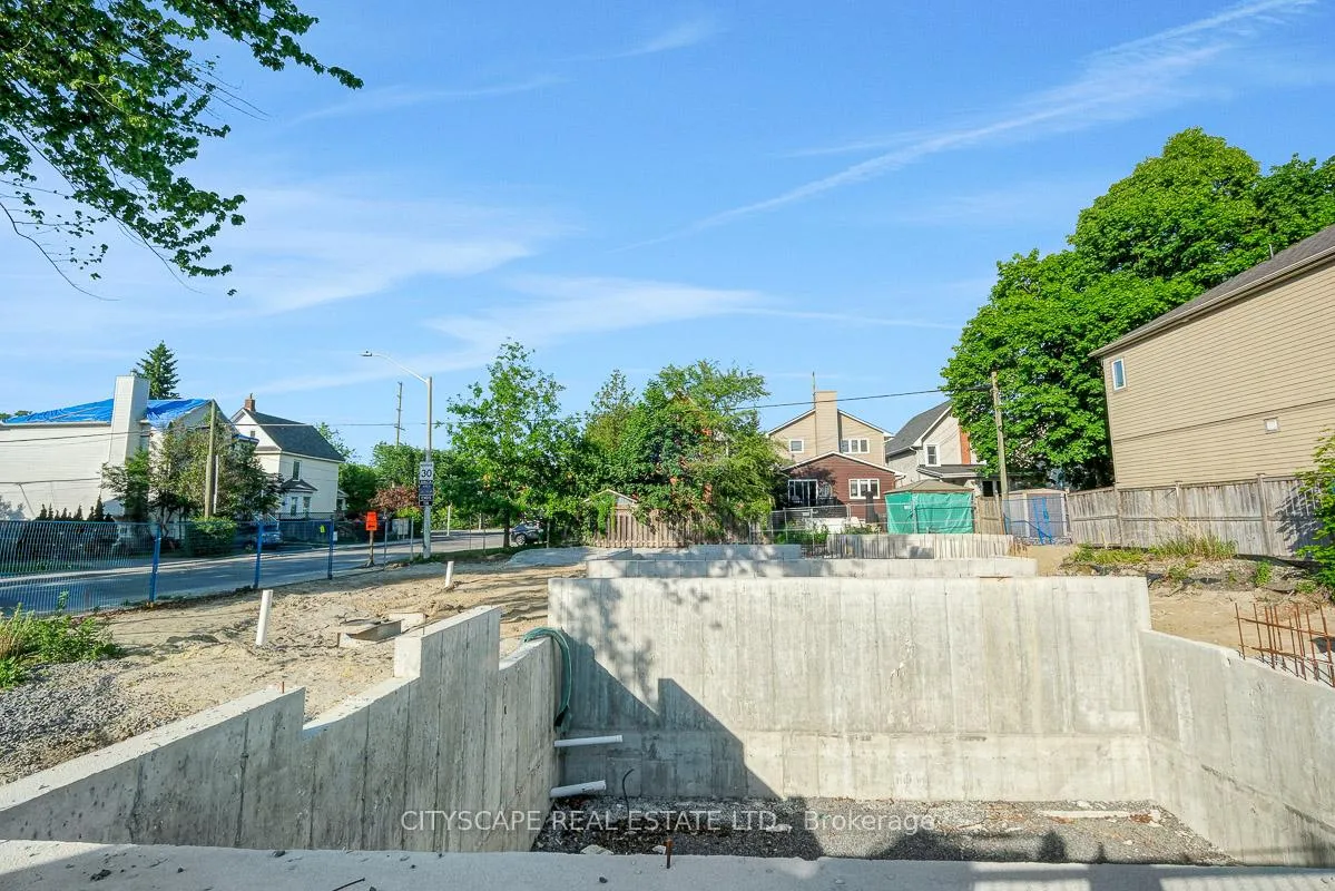 Photo 8 of 551 Edison Avenue, Ottawa, McKellar/Highland — HOMEH