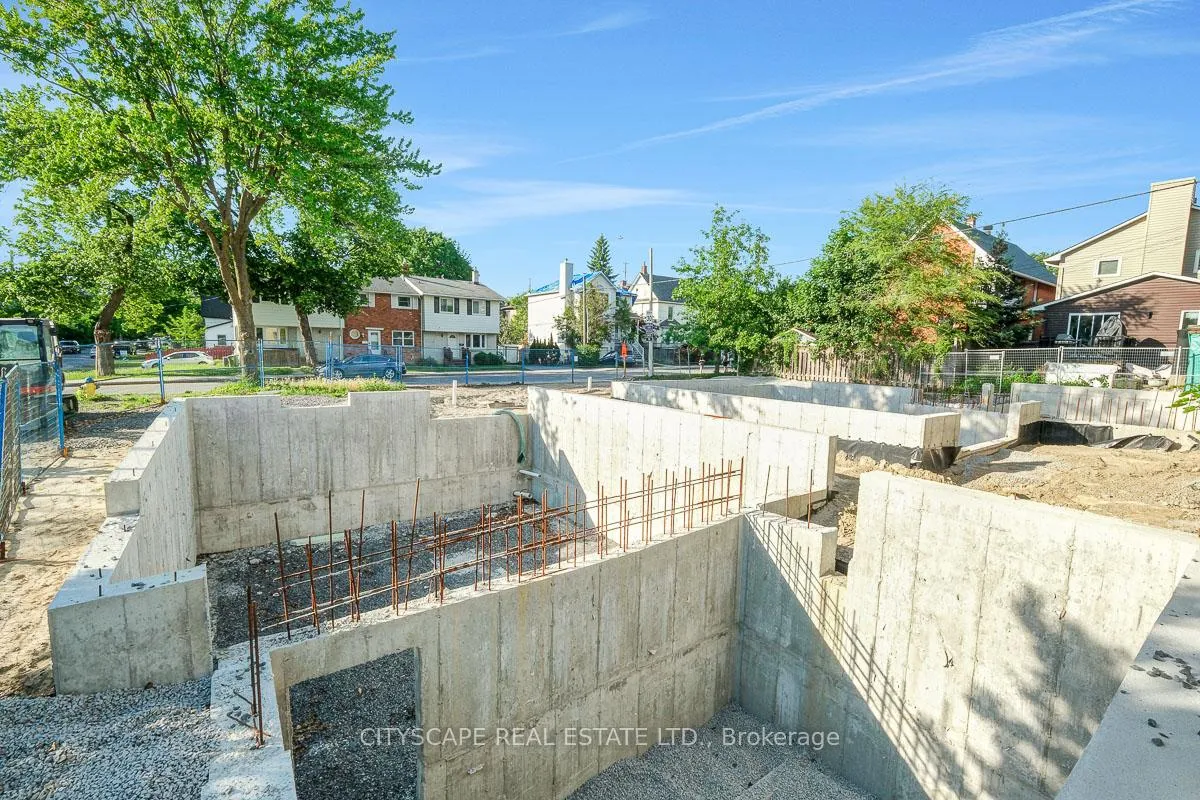 Photo 9 of 551 Edison Avenue, Ottawa, McKellar/Highland — HOMEH