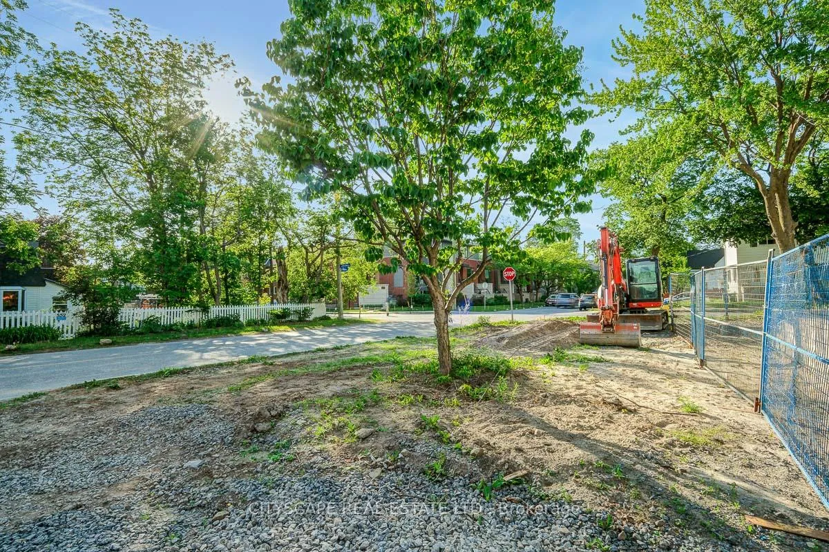 Photo 10 of 551 Edison Avenue, Ottawa, McKellar/Highland — HOMEH