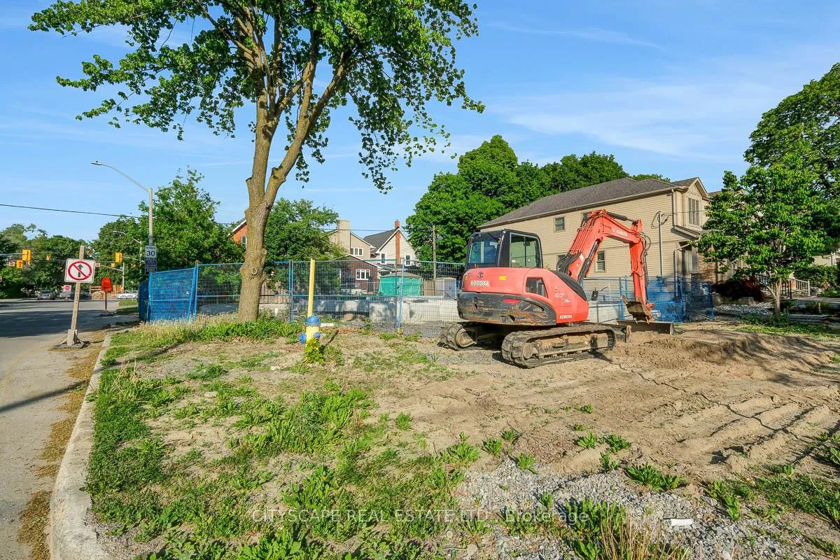 Photo 12 of 551 Edison Avenue, Ottawa, McKellar/Highland — HOMEH