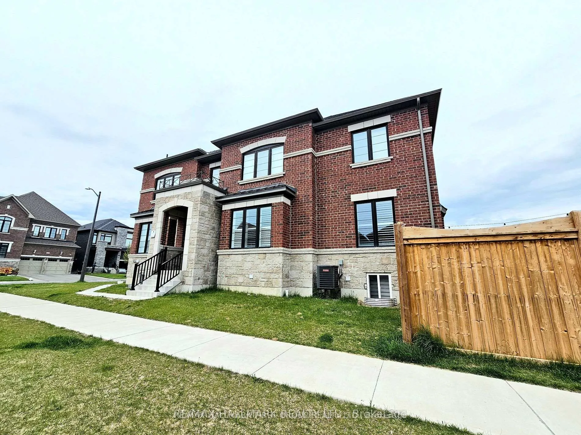 Photo 16 of 14 Arksey (Bsmnt) Street, Whitby, Rural Whitby — HOMEH