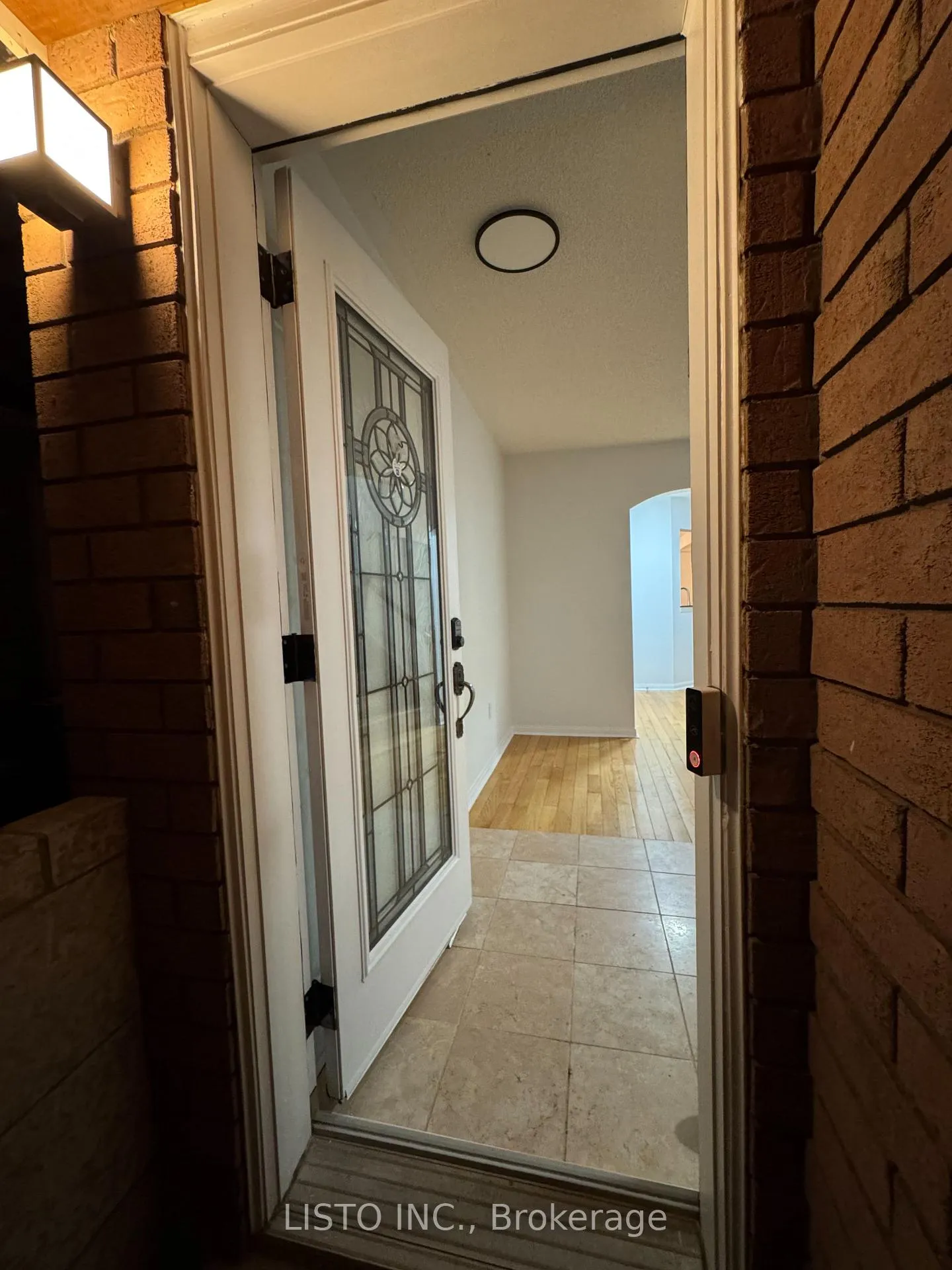 Photo 2 of 128 Sweetwood Circle, Brampton, Fletcher's Meadow — HOMEH