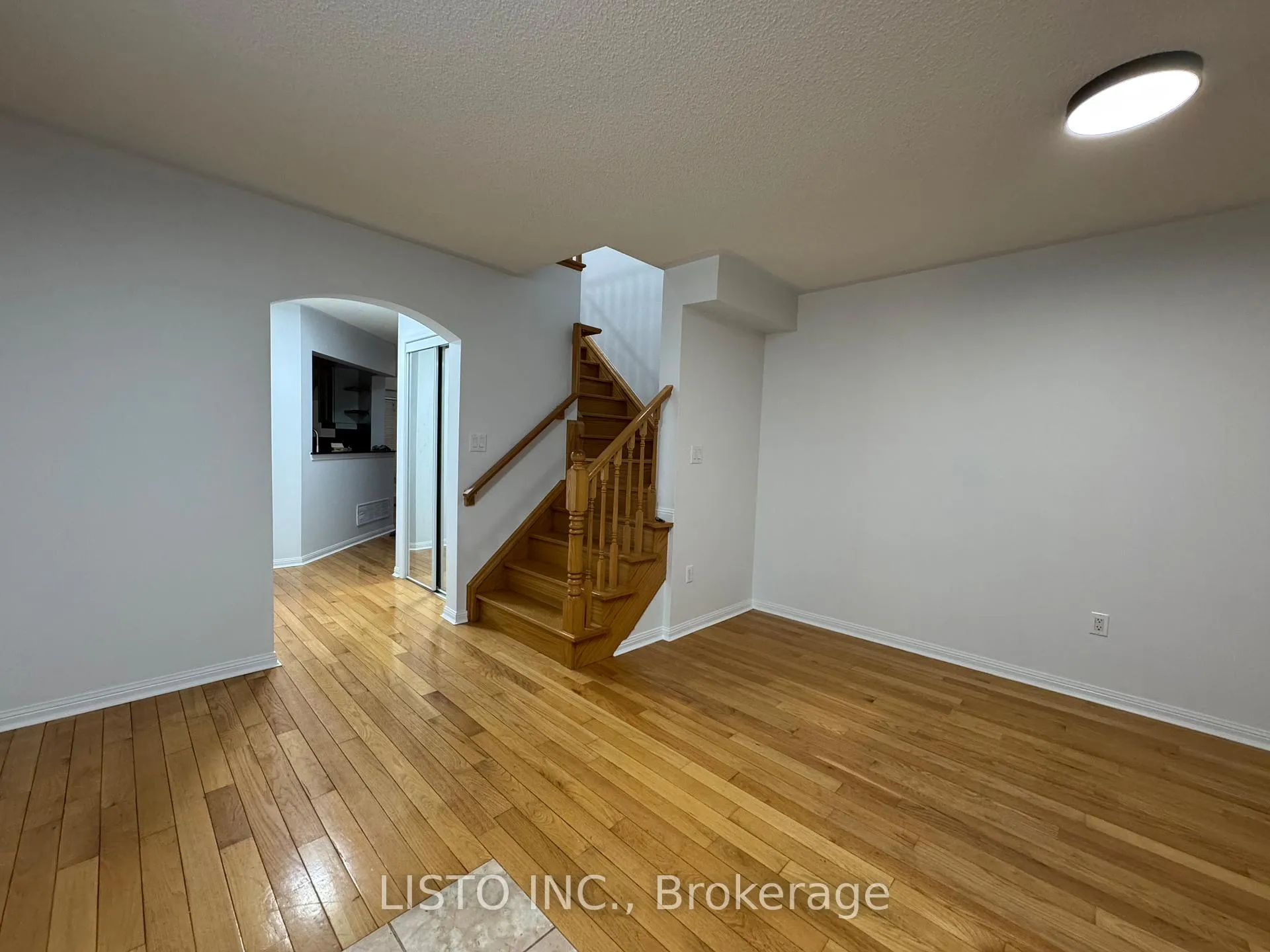 Photo 5 of 128 Sweetwood Circle, Brampton, Fletcher's Meadow — HOMEH