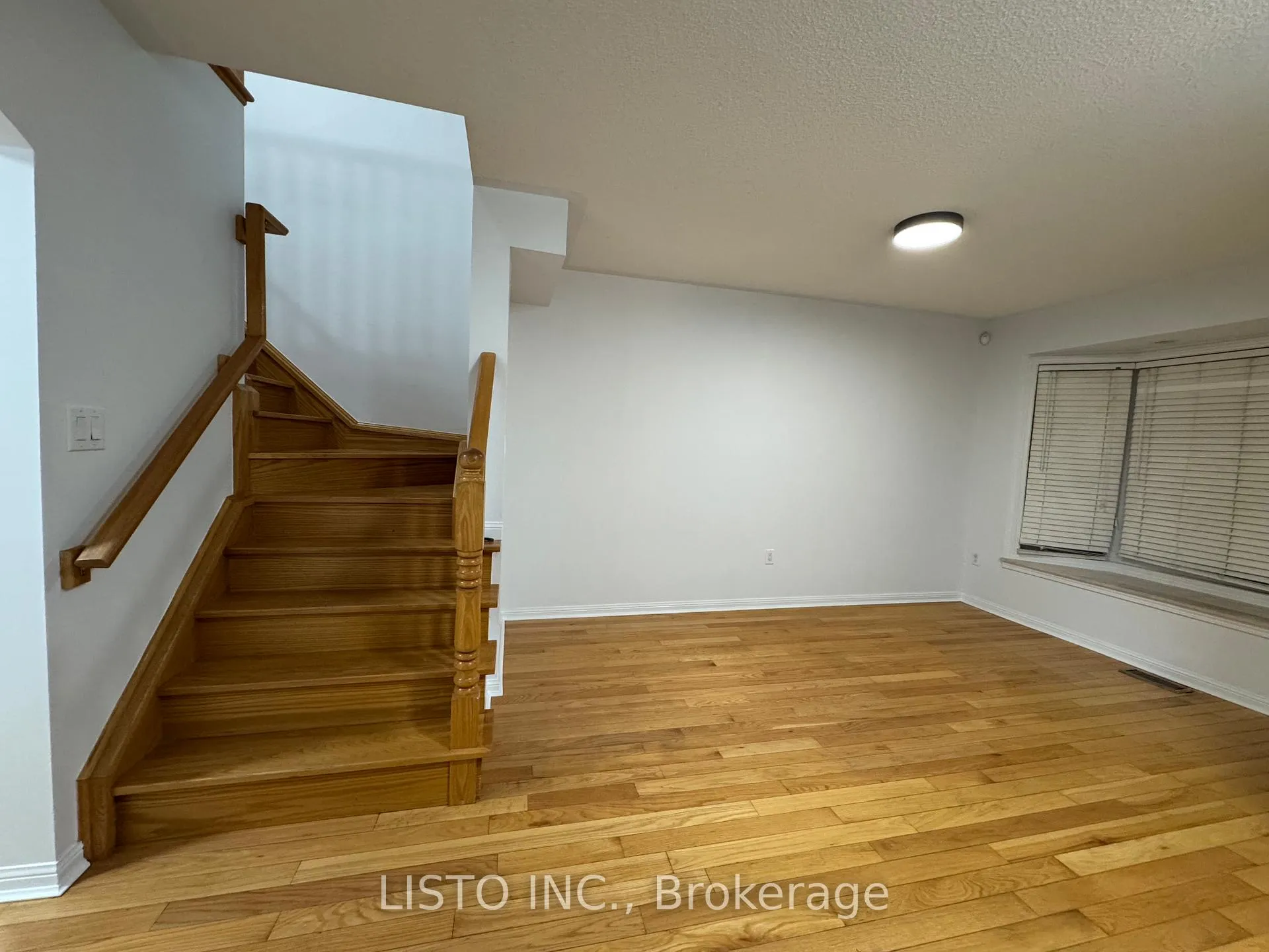 Photo 6 of 128 Sweetwood Circle, Brampton, Fletcher's Meadow — HOMEH
