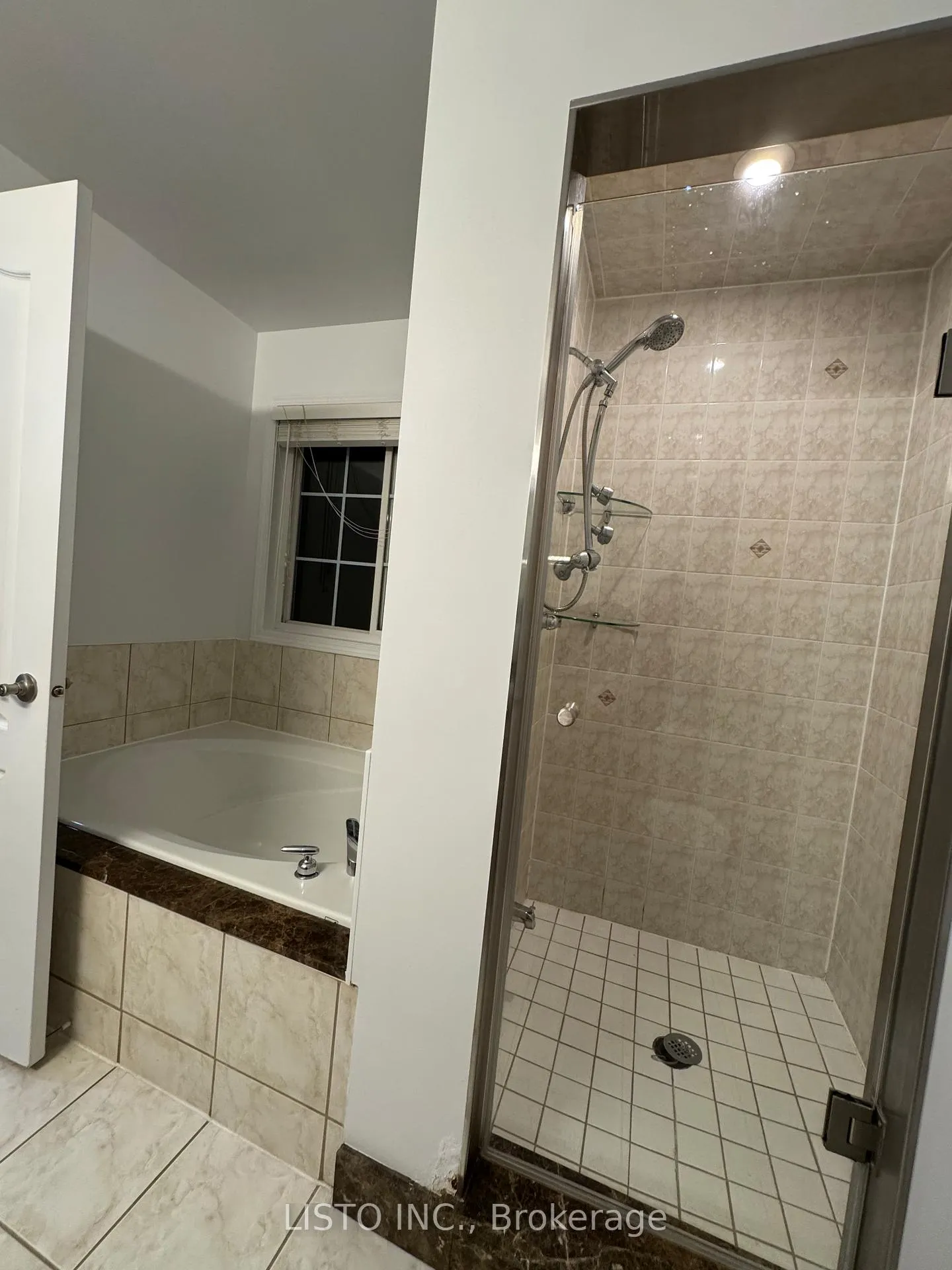 Photo 9 of 128 Sweetwood Circle, Brampton, Fletcher's Meadow — HOMEH