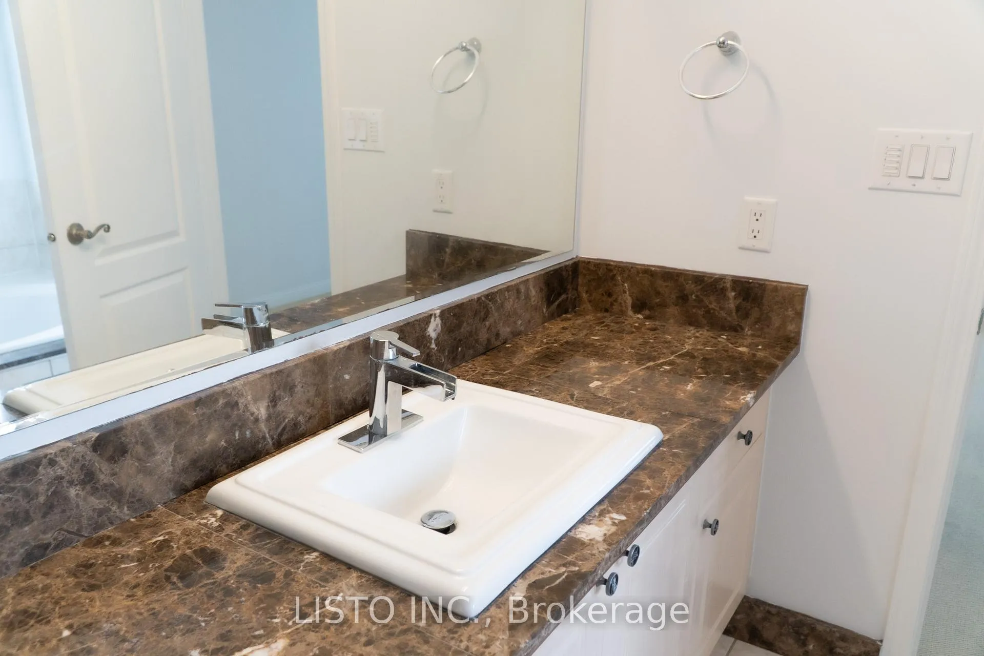 Photo 11 of 128 Sweetwood Circle, Brampton, Fletcher's Meadow — HOMEH