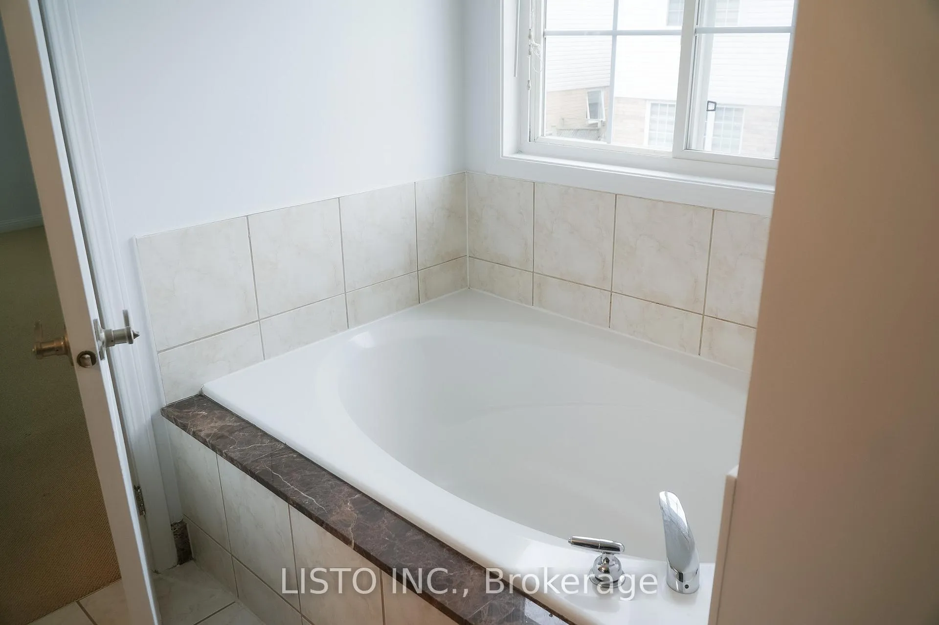 Photo 13 of 128 Sweetwood Circle, Brampton, Fletcher's Meadow — HOMEH