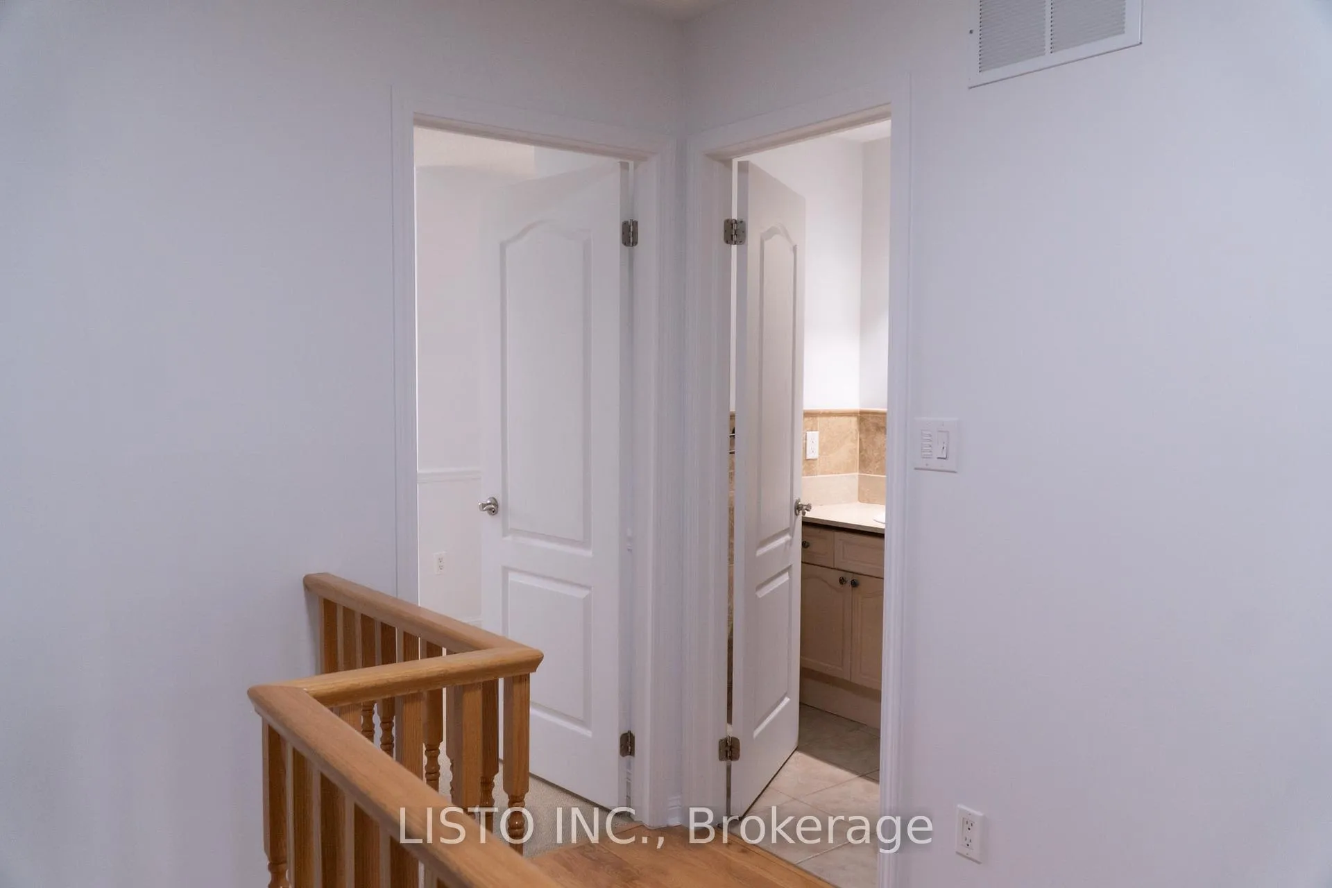 Photo 20 of 128 Sweetwood Circle, Brampton, Fletcher's Meadow — HOMEH