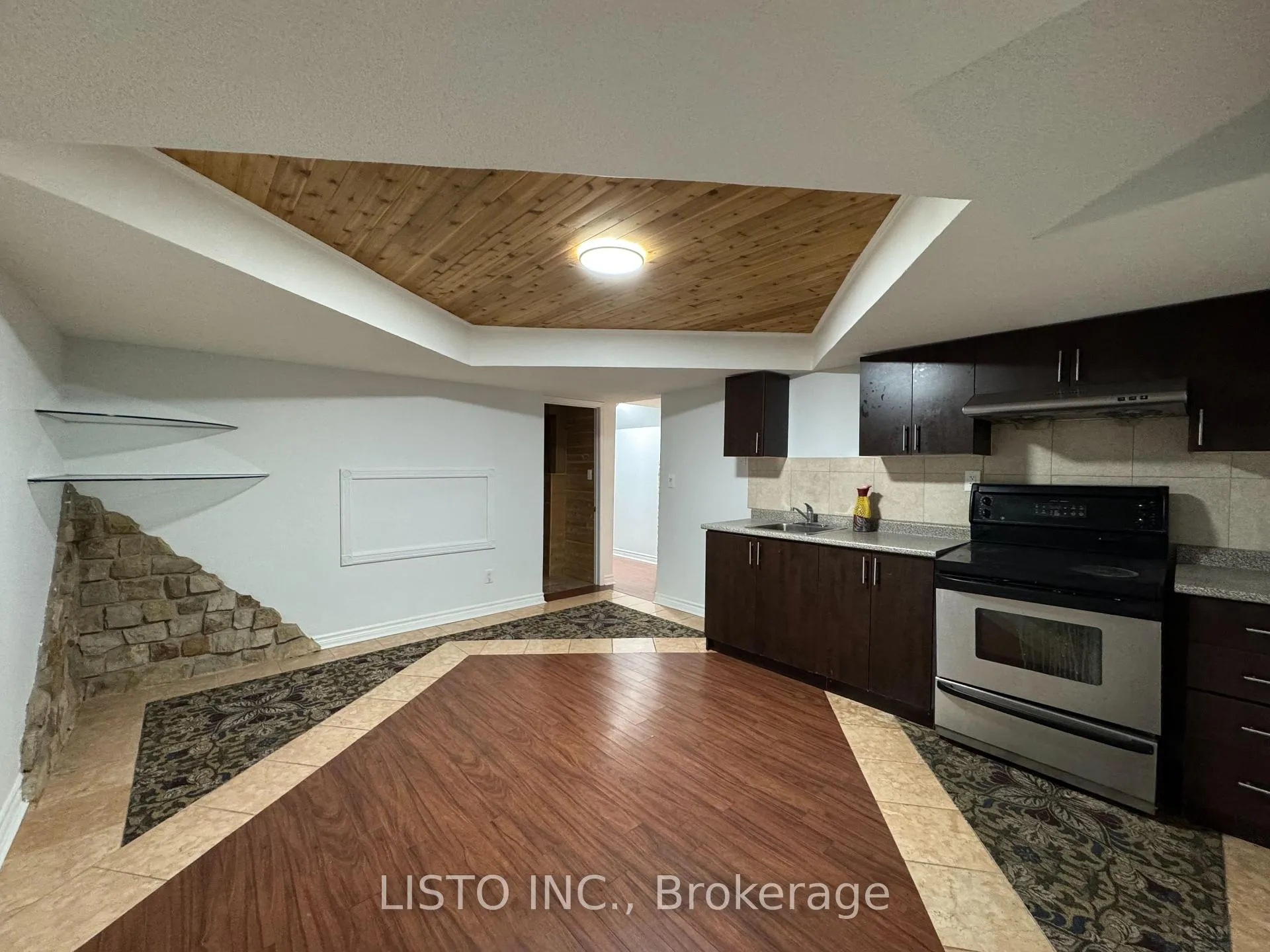 Photo 23 of 128 Sweetwood Circle, Brampton, Fletcher's Meadow — HOMEH