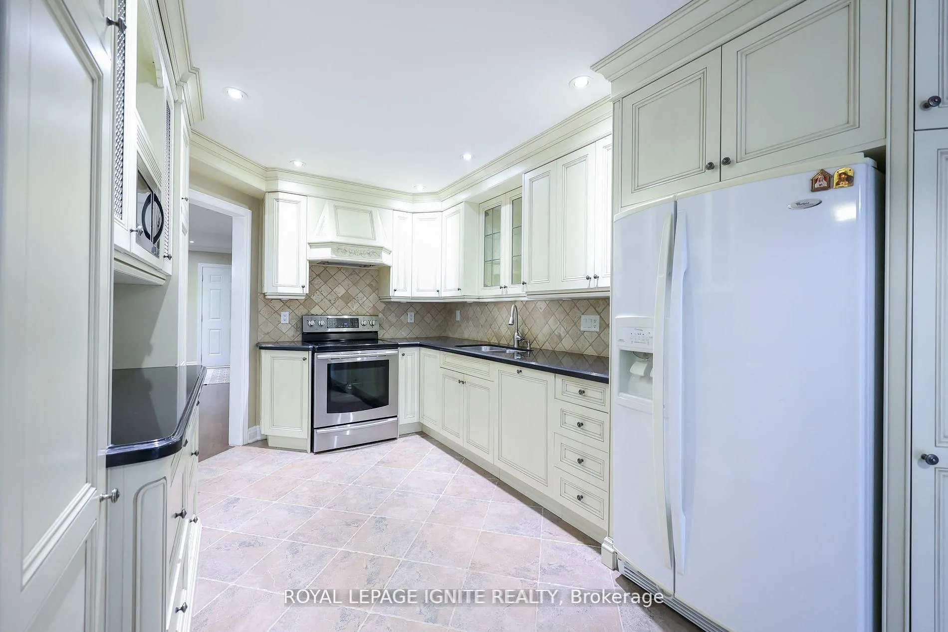 Photo 11 of 1400 Rimon Street, Mississauga, East Credit — HOMEH