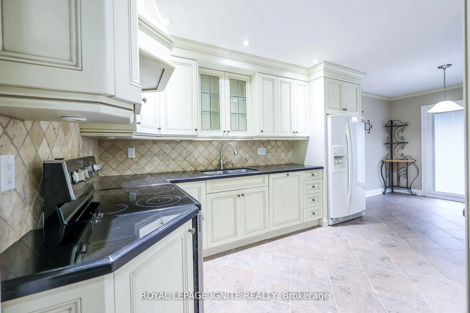 Photo 12 of 1400 Rimon Street, Mississauga, East Credit — HOMEH