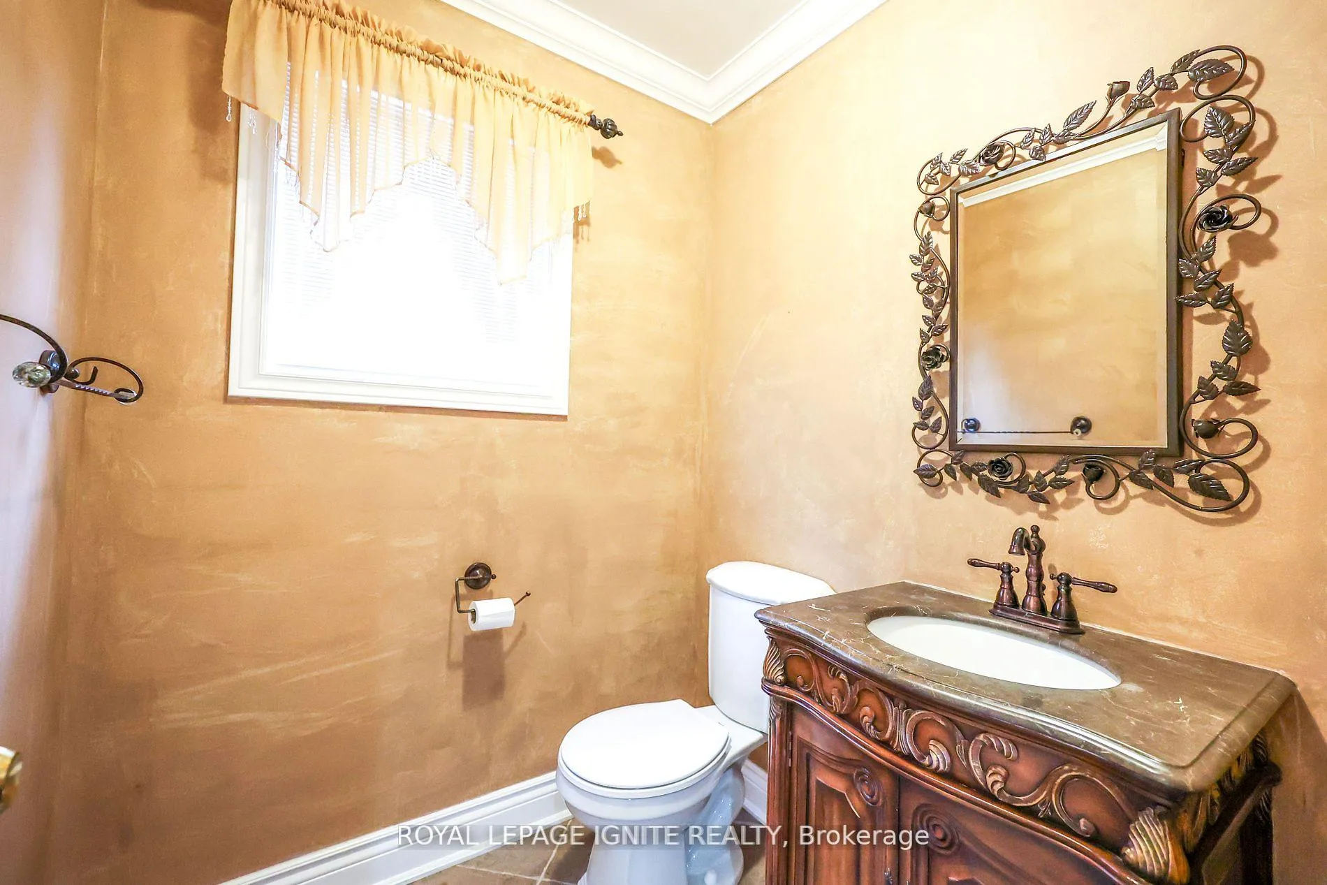Photo 15 of 1400 Rimon Street, Mississauga, East Credit — HOMEH