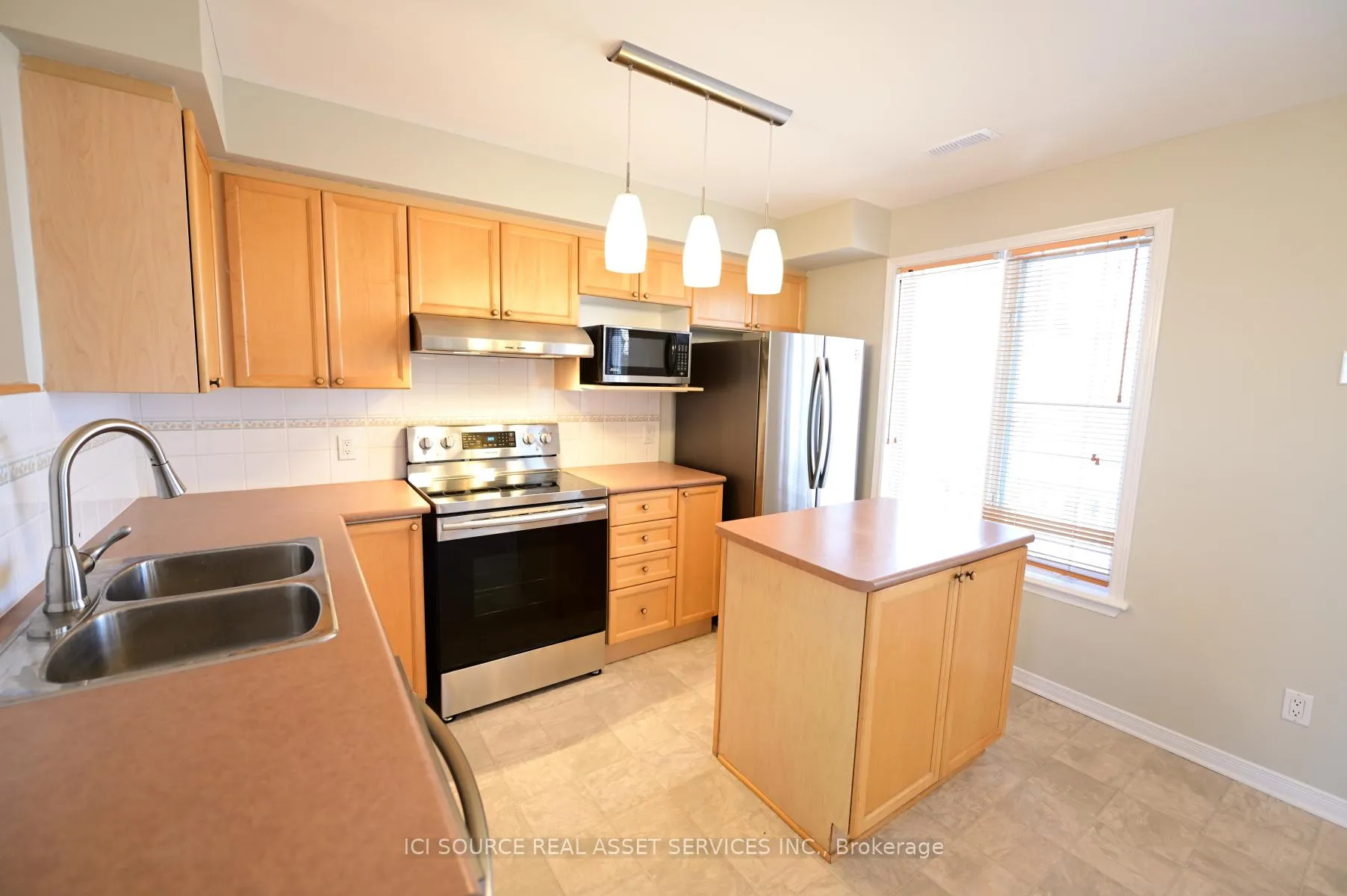 Photo 3 of 4516 Harper Avenue, Ottawa, Carson Grove — HOMEH