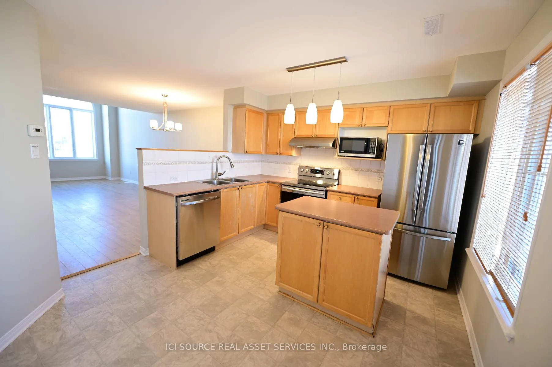 Photo 4 of 4516 Harper Avenue, Ottawa, Carson Grove — HOMEH