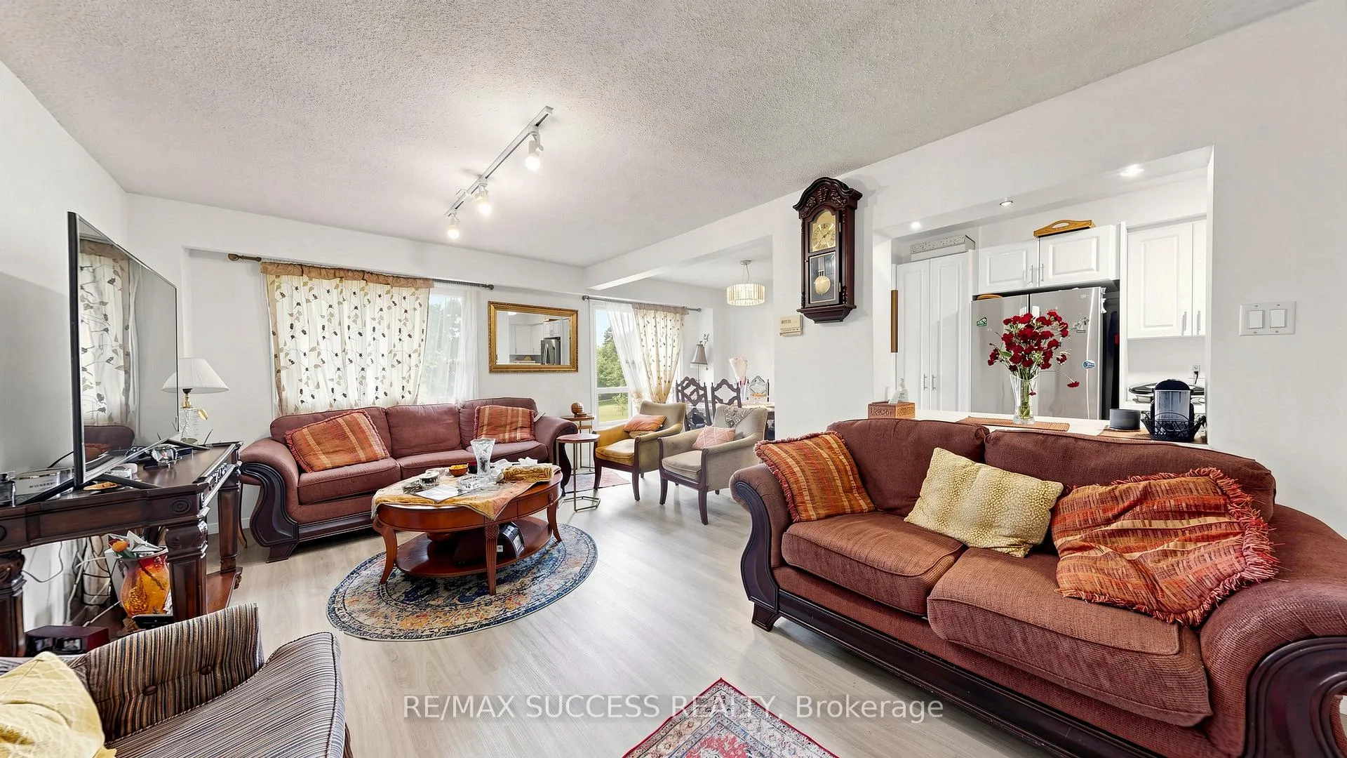 Photo 3 of Unit 19, 2617 Windwood Drive, Mississauga, Meadowvale — HOMEH