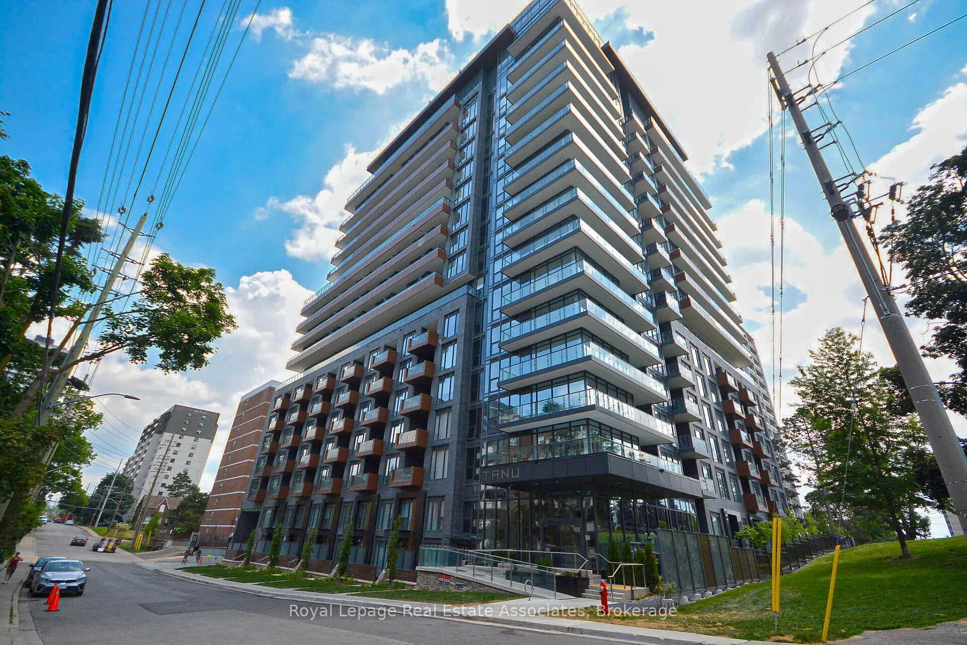 Photo 2 of Unit 706, 21 Park Street E, Mississauga, Port Credit — HOMEH