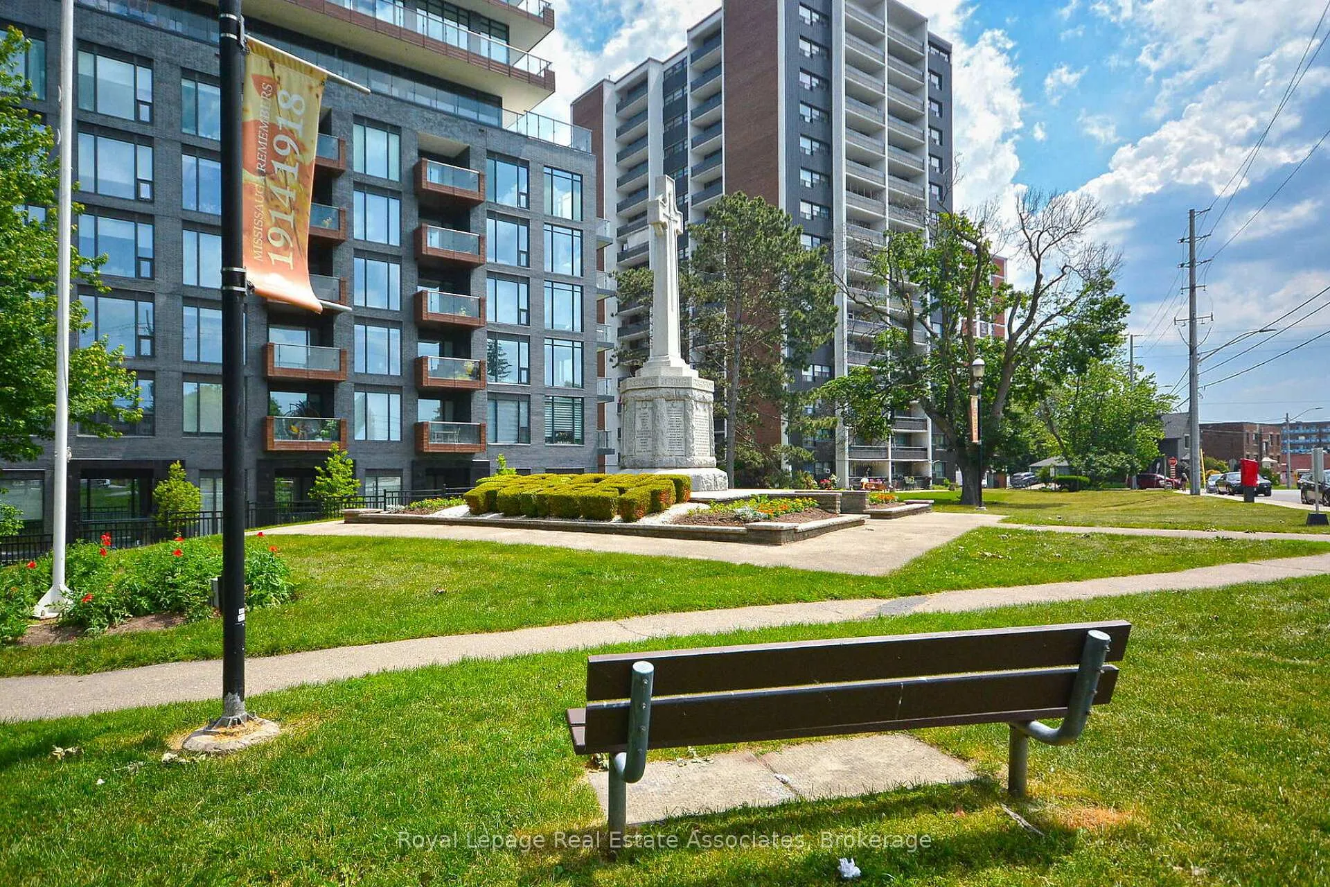 Photo 3 of Unit 706, 21 Park Street E, Mississauga, Port Credit — HOMEH