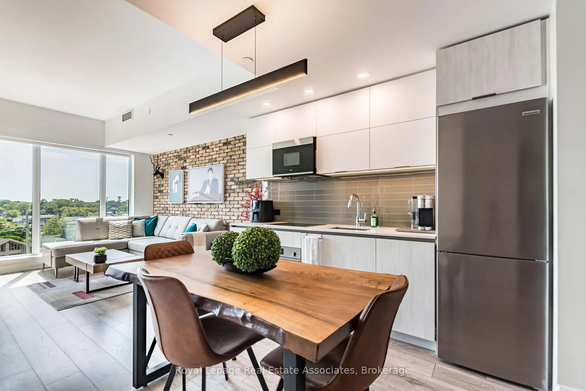 Photo 11 of Unit 706, 21 Park Street E, Mississauga, Port Credit — HOMEH
