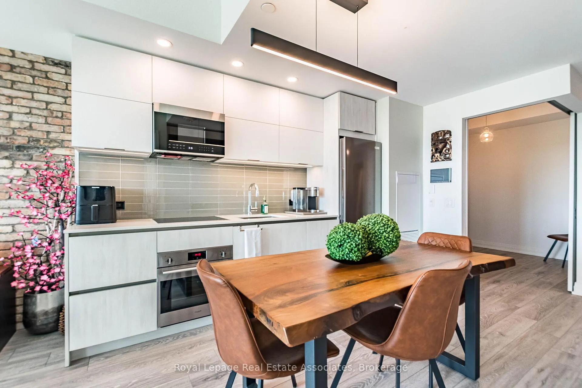 Photo 12 of Unit 706, 21 Park Street E, Mississauga, Port Credit — HOMEH
