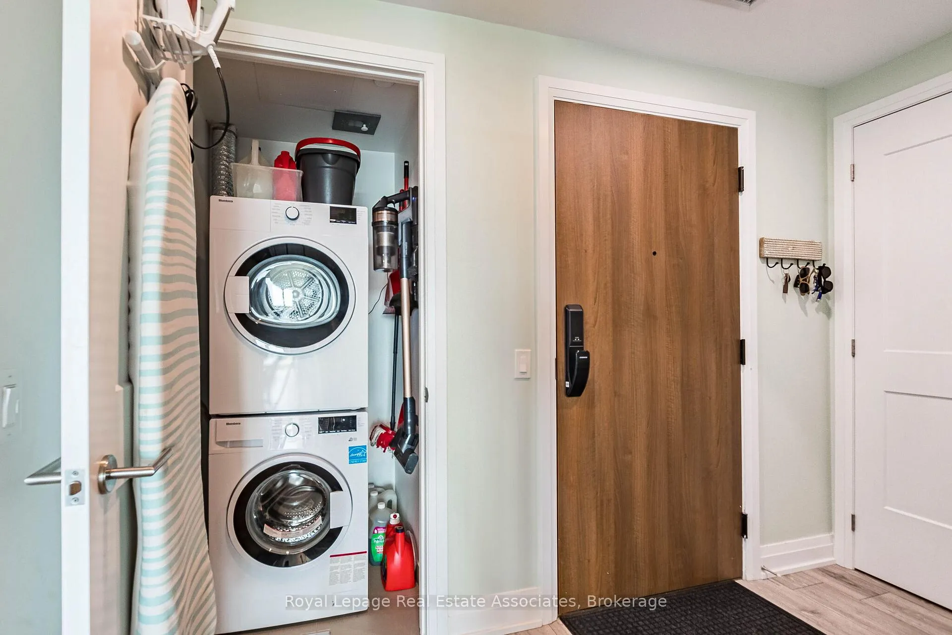 Photo 21 of Unit 706, 21 Park Street E, Mississauga, Port Credit — HOMEH