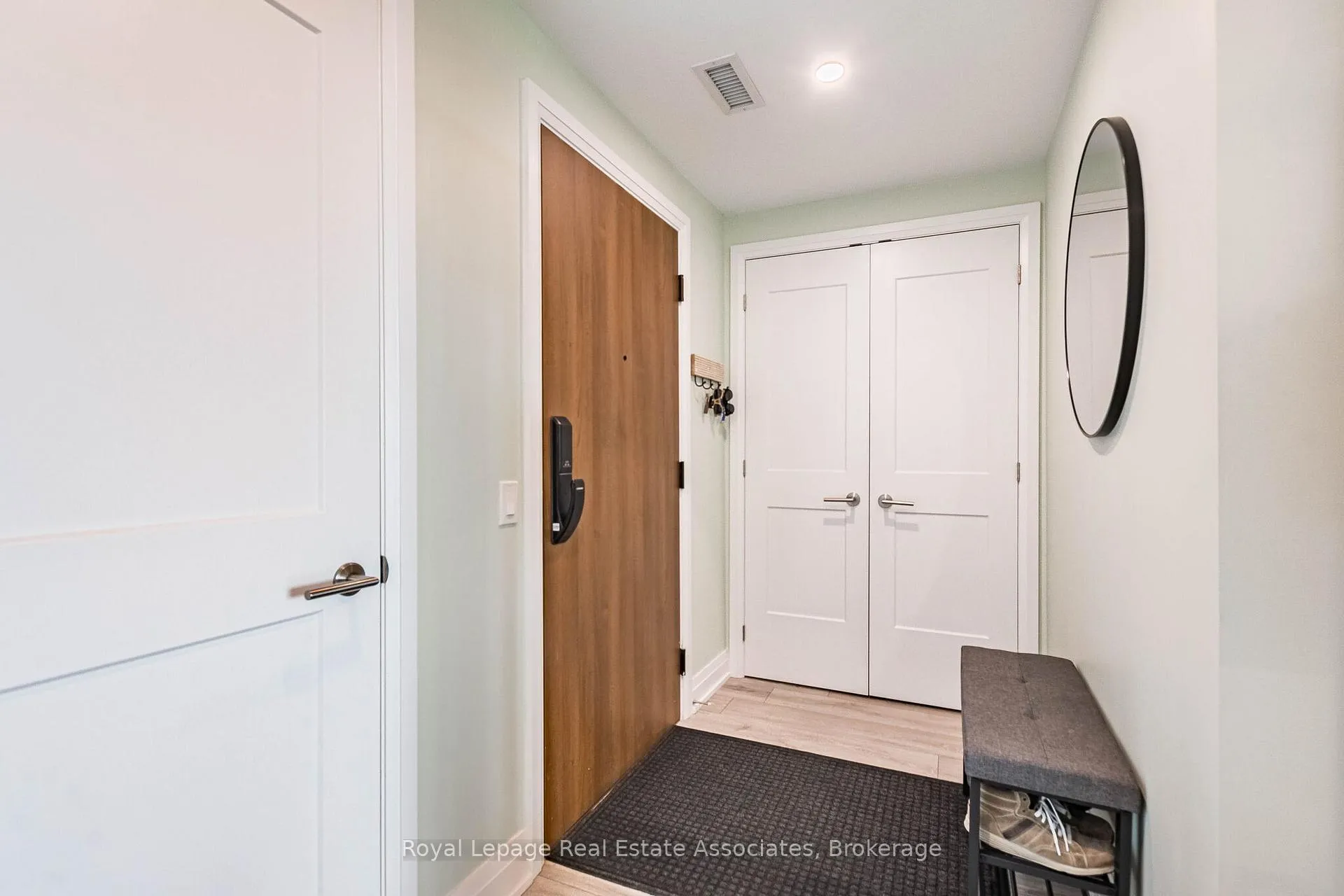 Photo 8 of Unit 706, 21 Park Street E, Mississauga, Port Credit — HOMEH