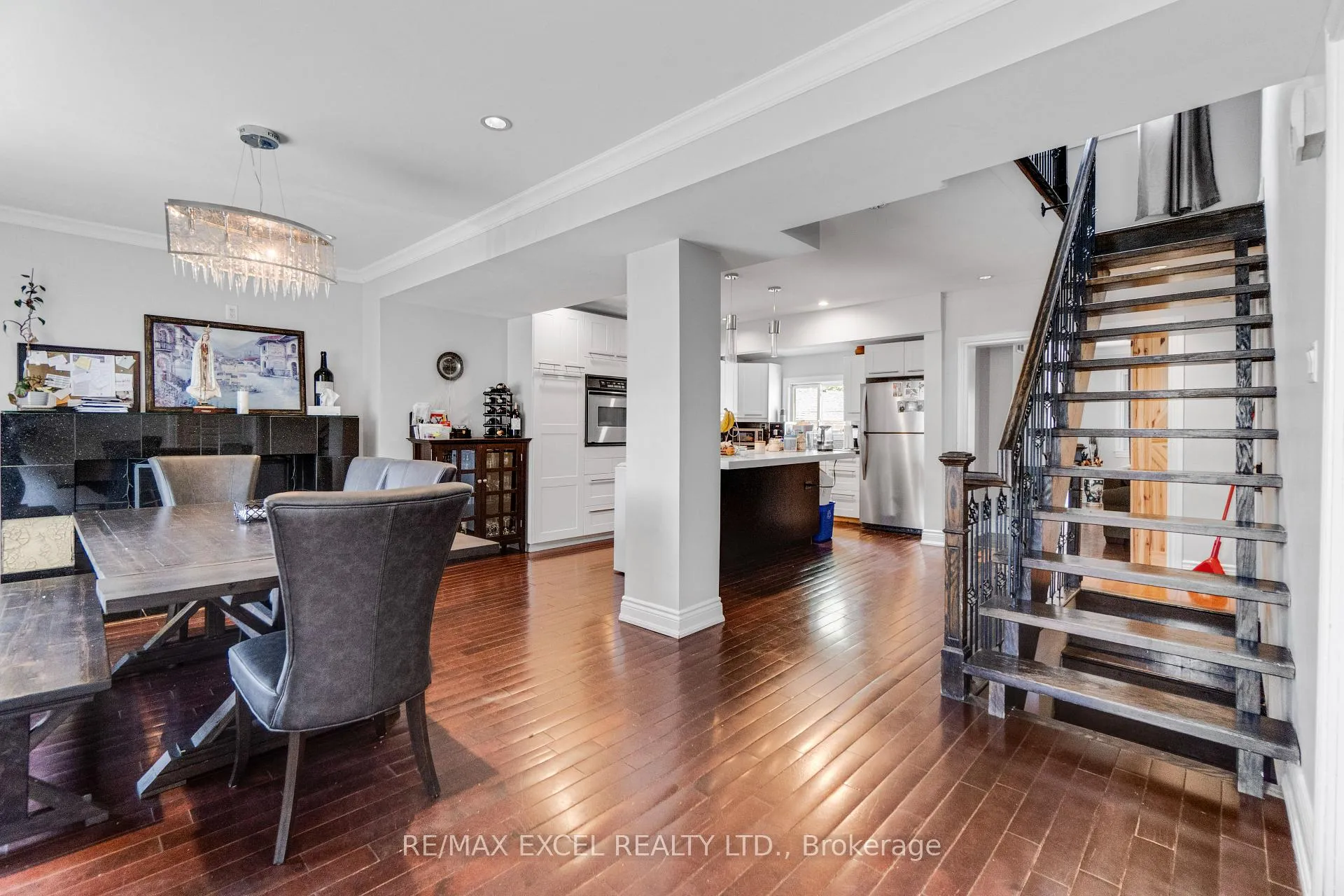 Photo 4 of 381 Niar Avenue, Mississauga, Mineola — HOMEH