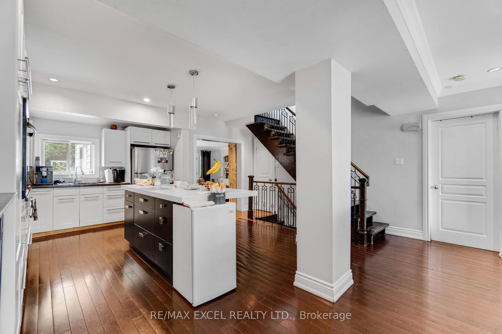 Photo 6 of 381 Niar Avenue, Mississauga, Mineola — HOMEH