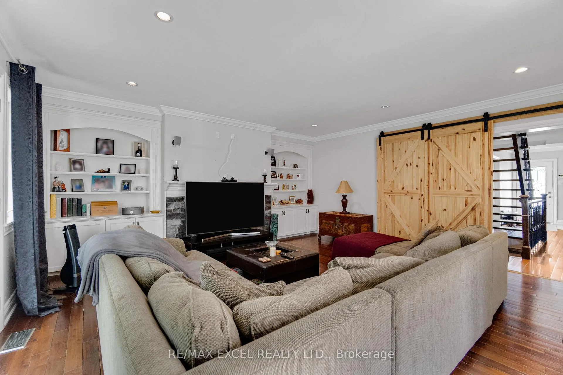 Photo 12 of 381 Niar Avenue, Mississauga, Mineola — HOMEH