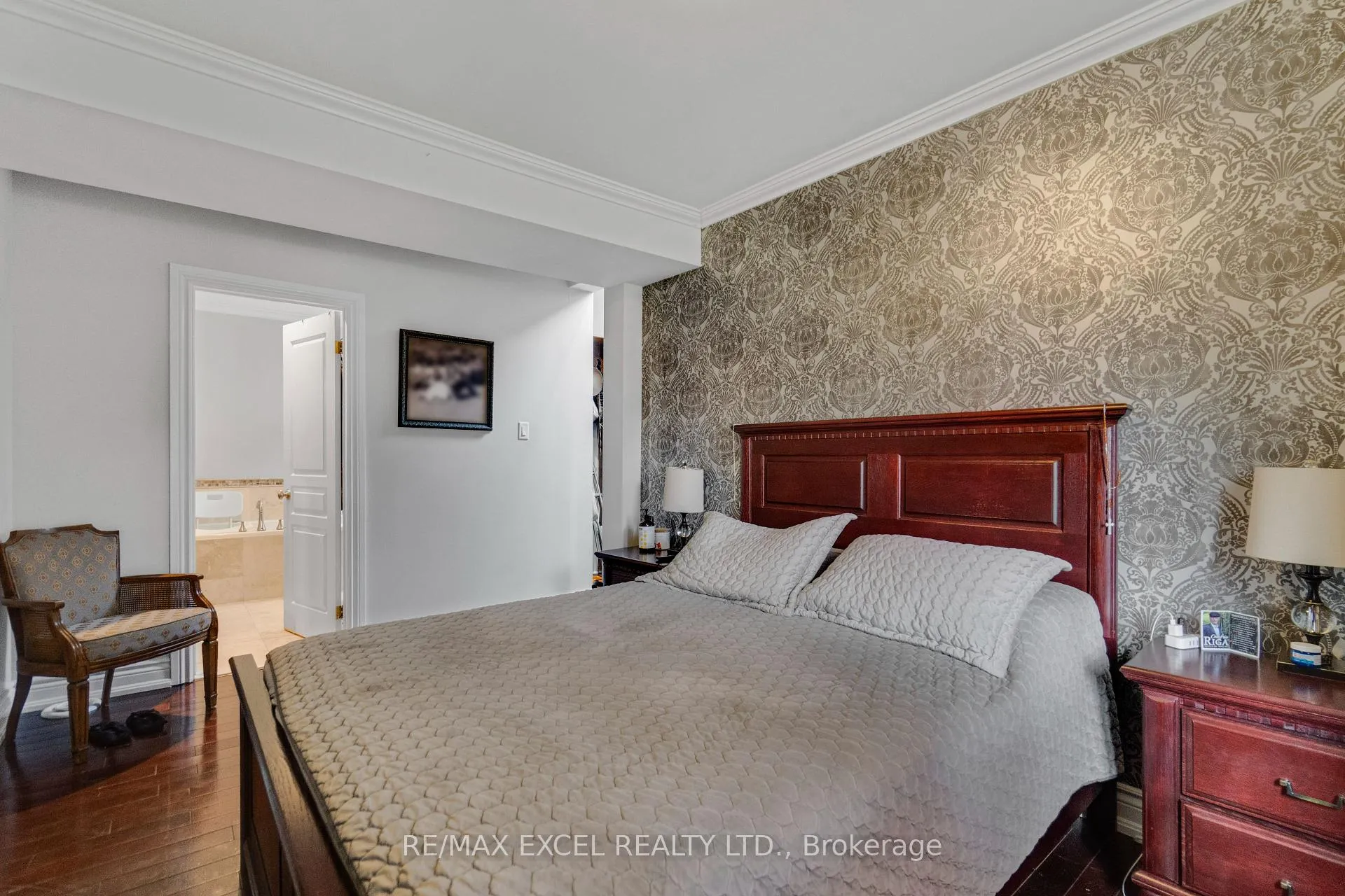 Photo 15 of 381 Niar Avenue, Mississauga, Mineola — HOMEH