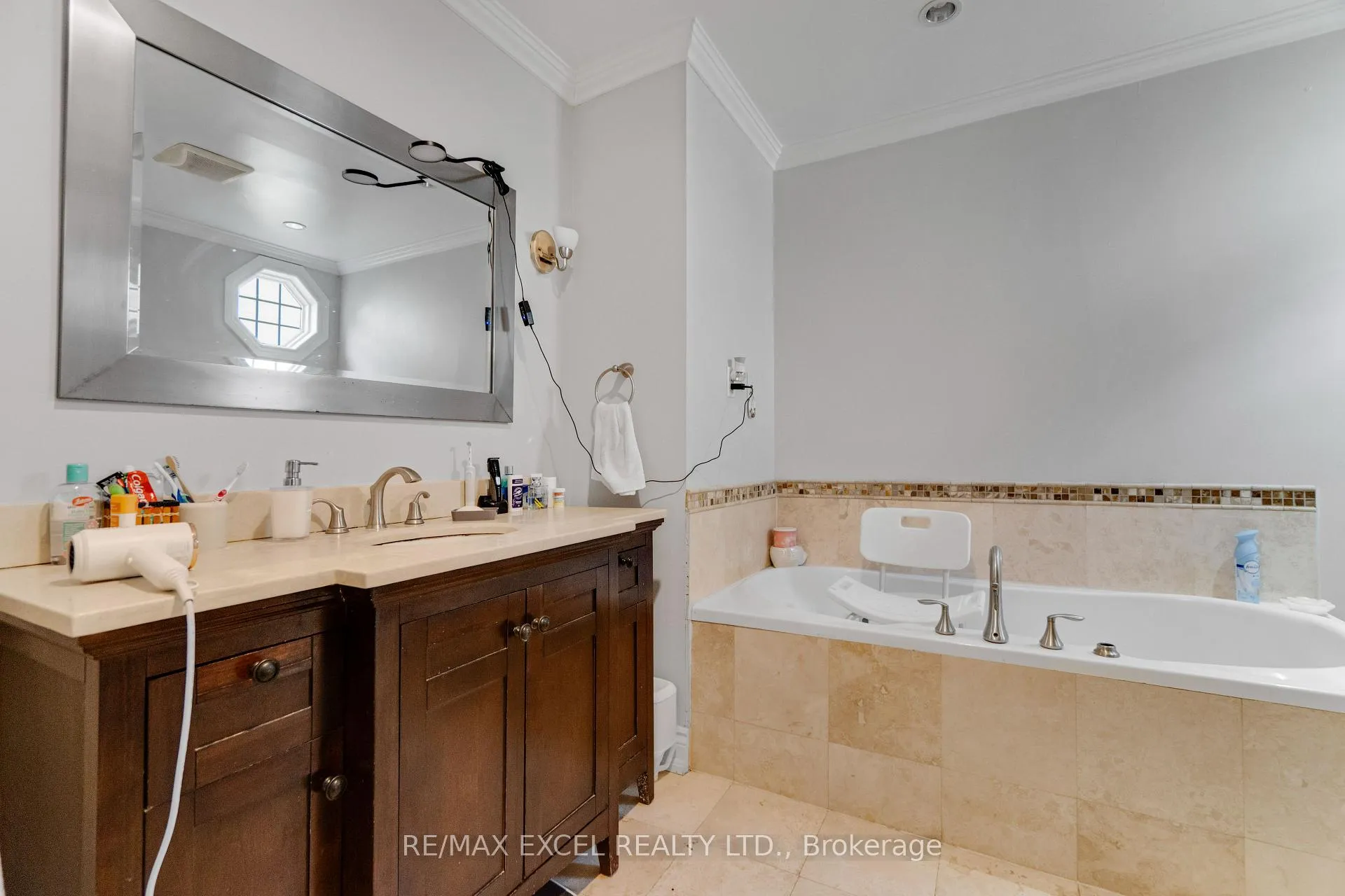 Photo 17 of 381 Niar Avenue, Mississauga, Mineola — HOMEH