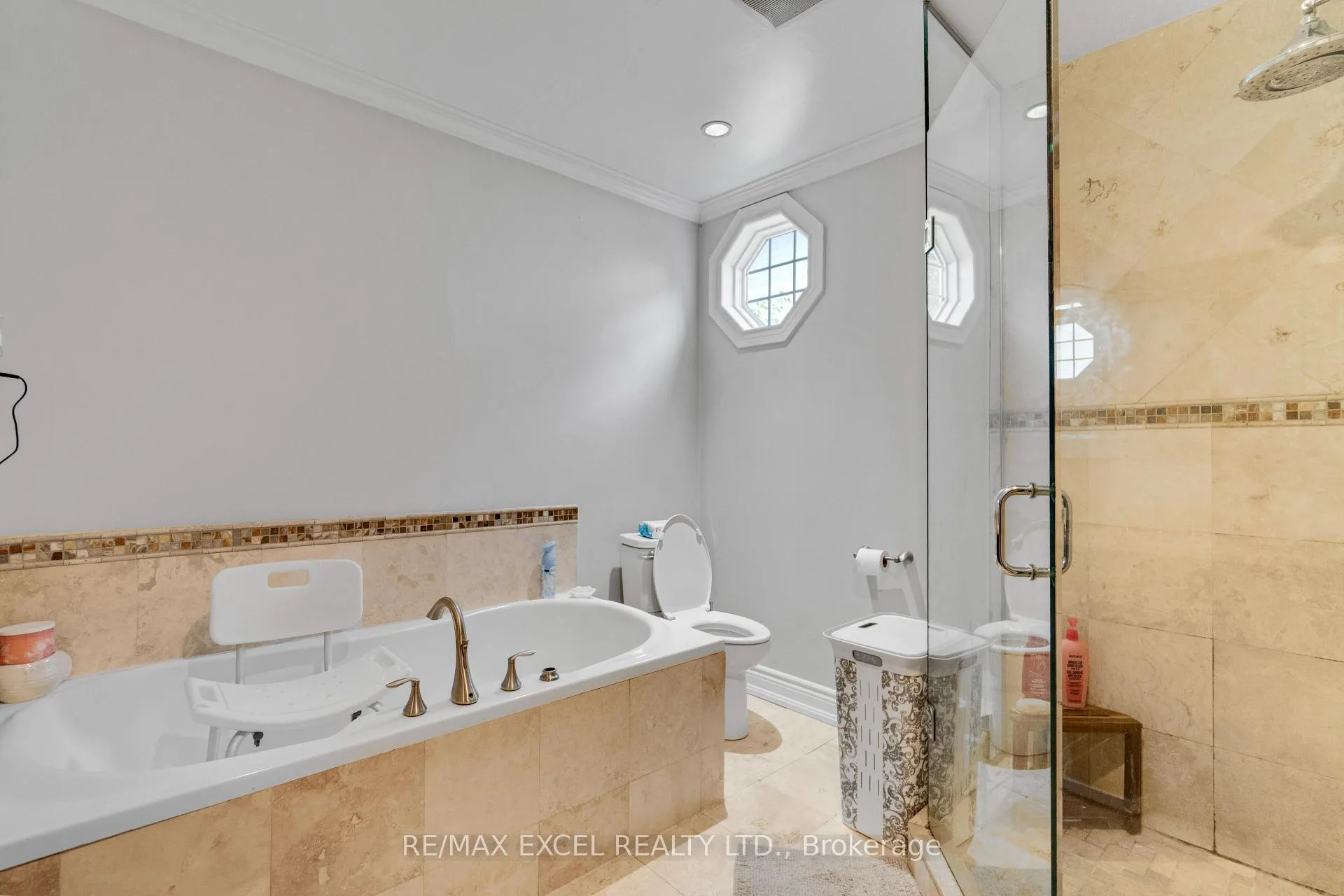 Photo 18 of 381 Niar Avenue, Mississauga, Mineola — HOMEH