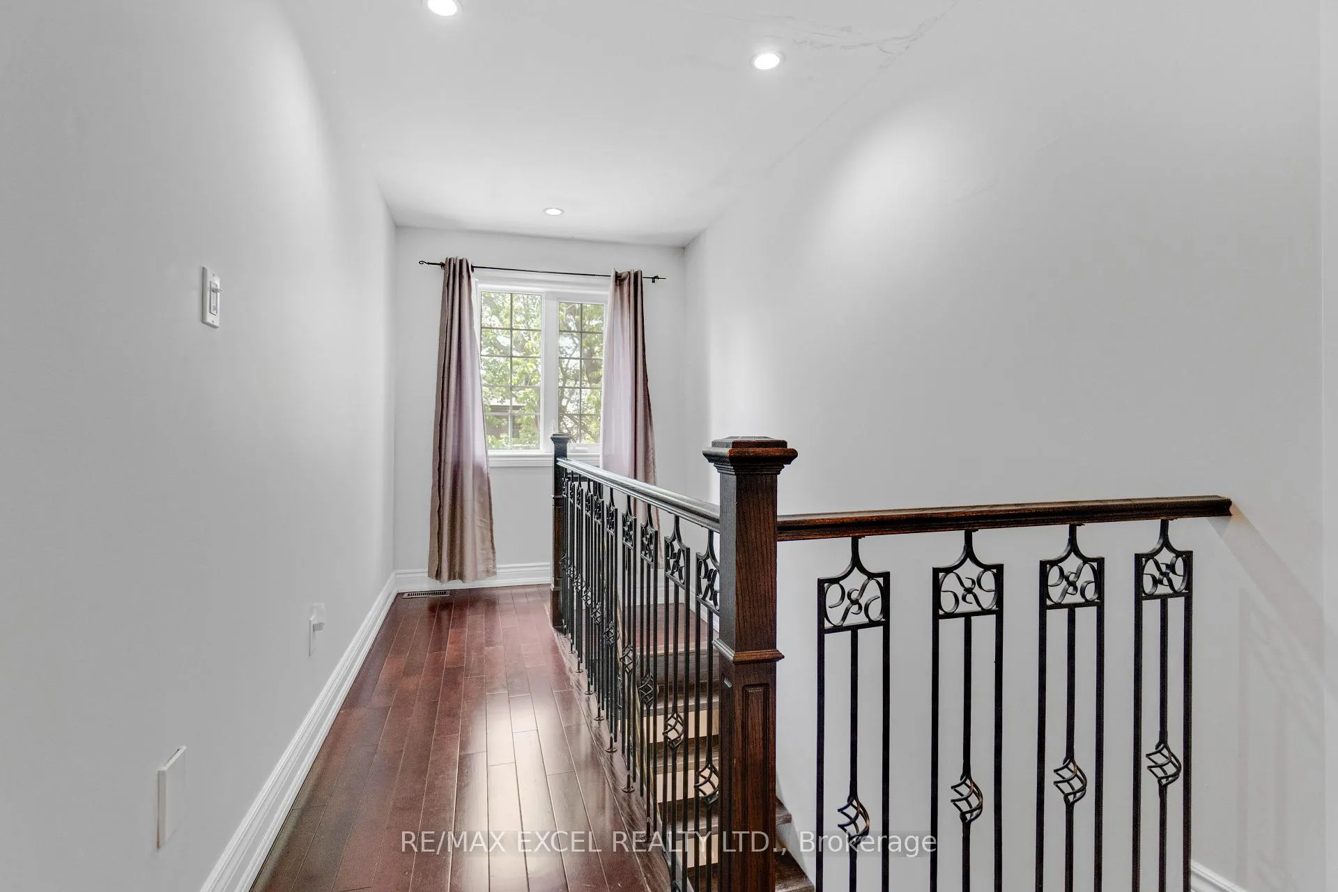 Photo 20 of 381 Niar Avenue, Mississauga, Mineola — HOMEH